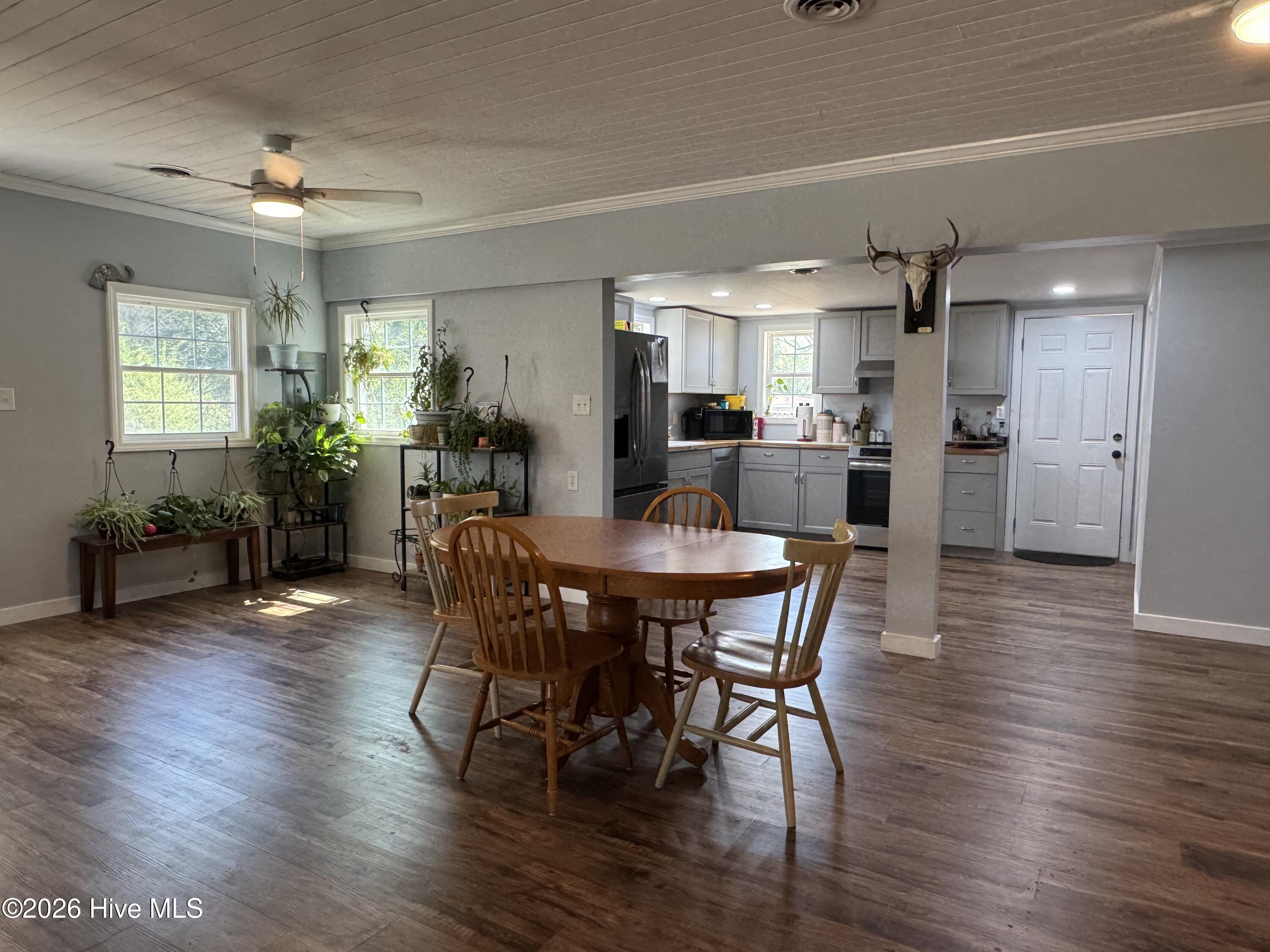 100562445 | Photo 13