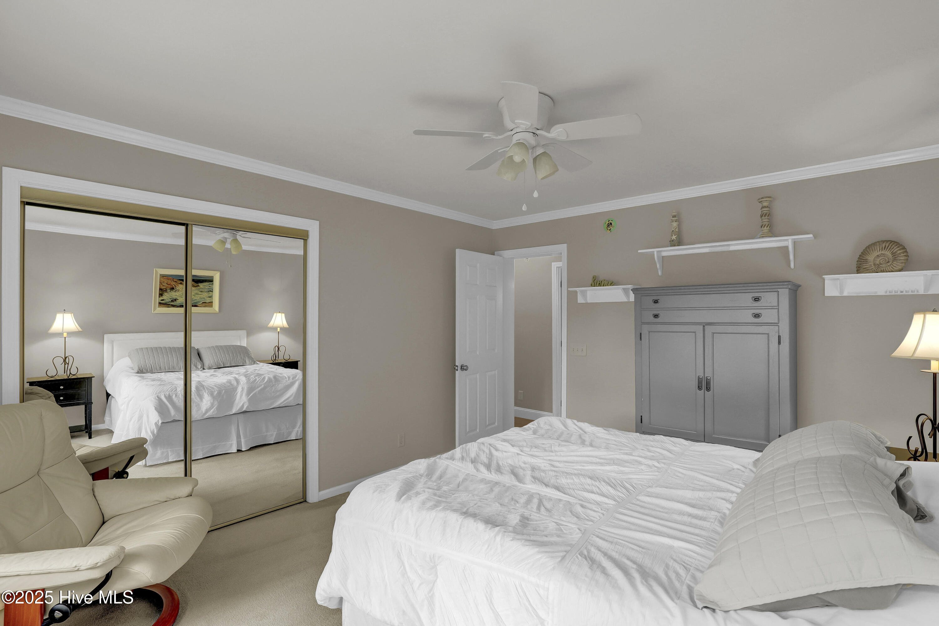 100525389 | Photo 16