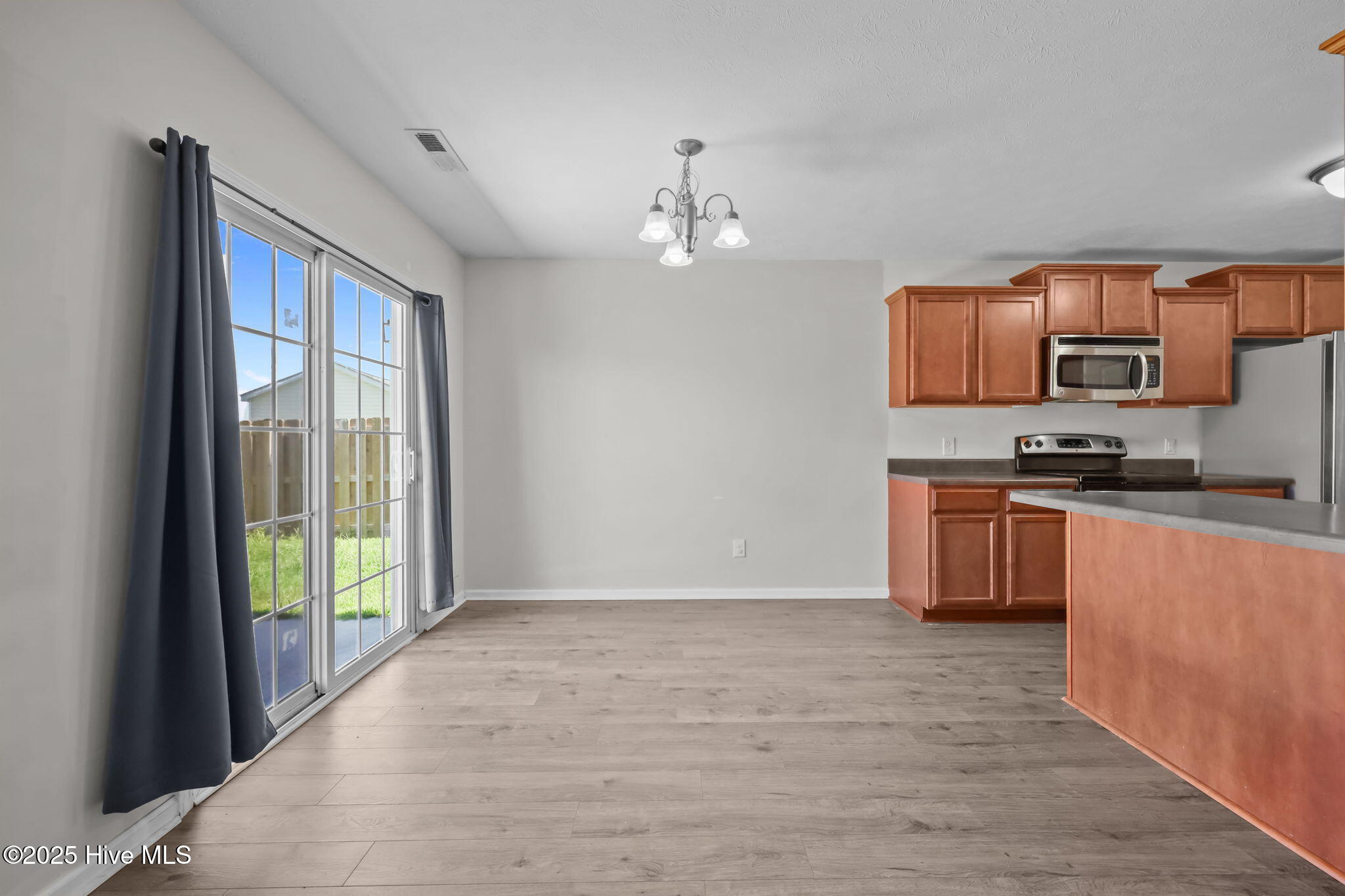 23-web-or-mls-203 Seville St. 60