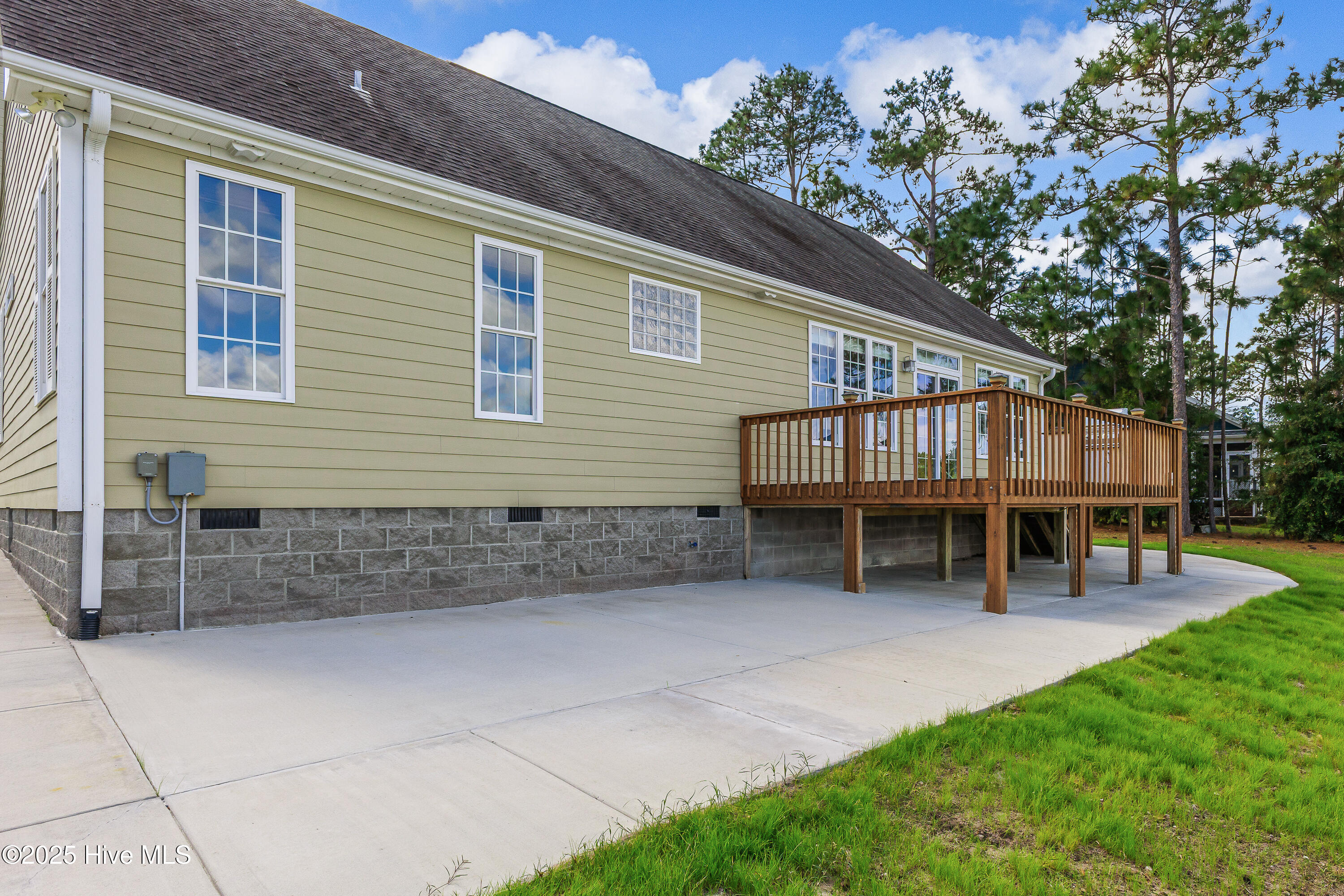 100535789 | Photo 35