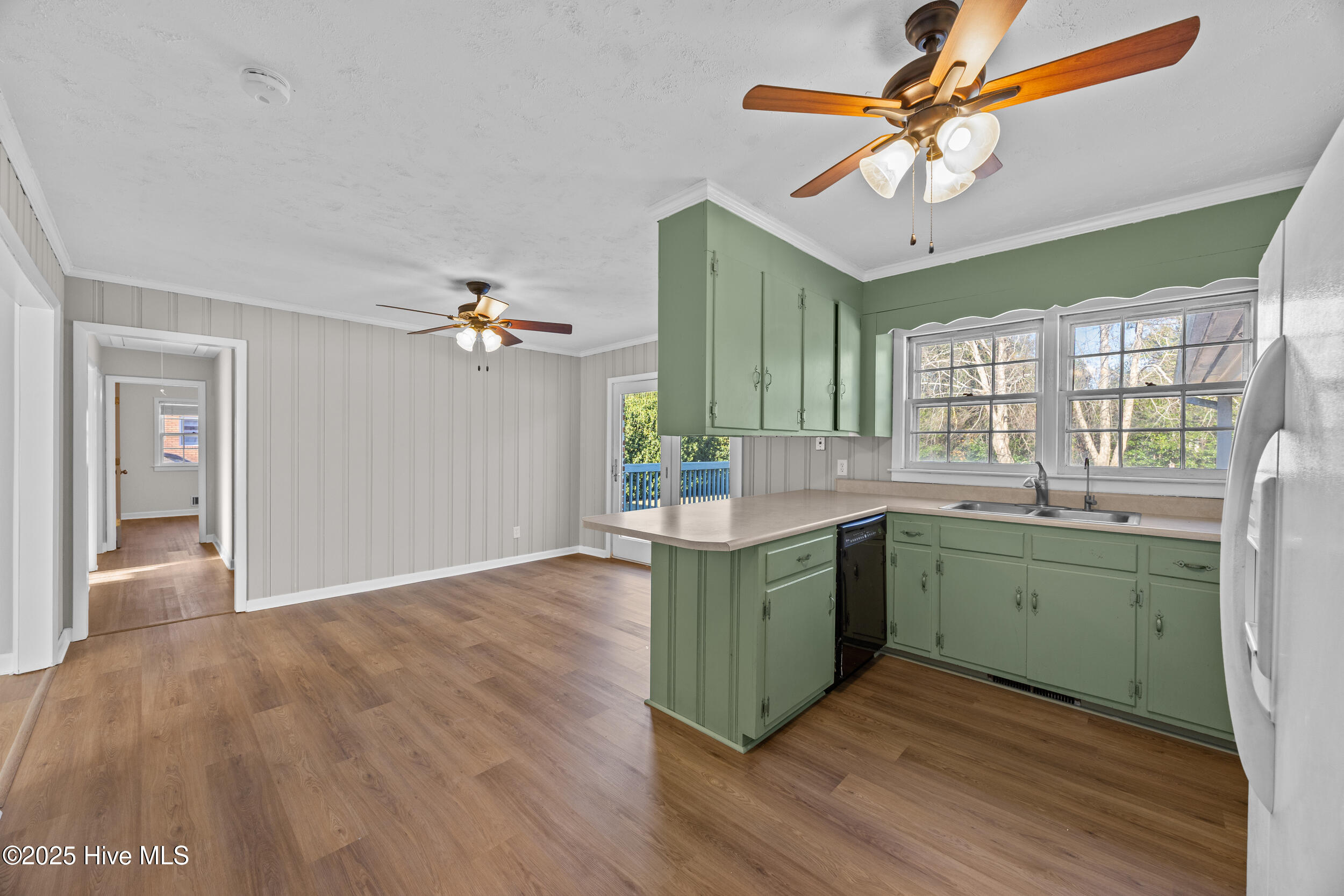 100546031 | Photo 13