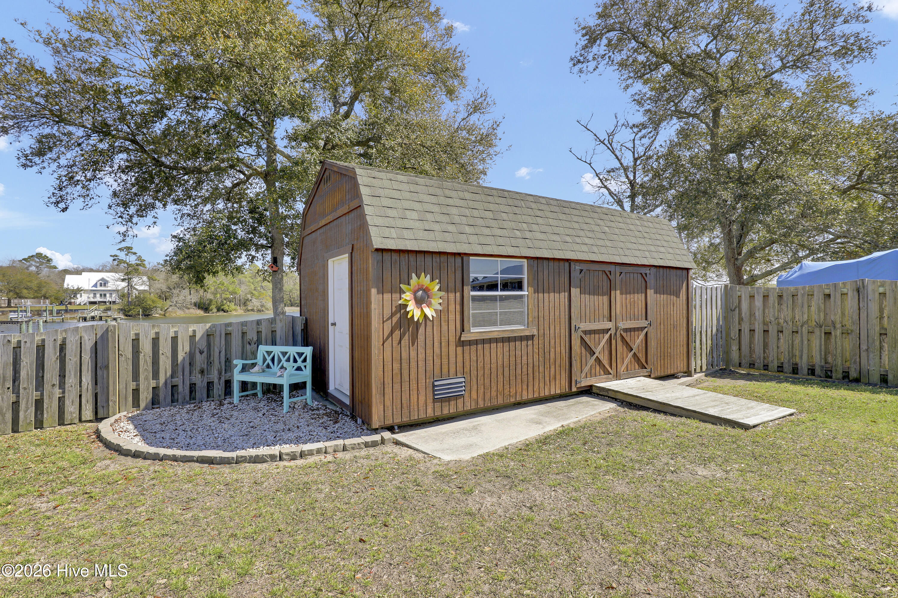 100561433 | Photo 33