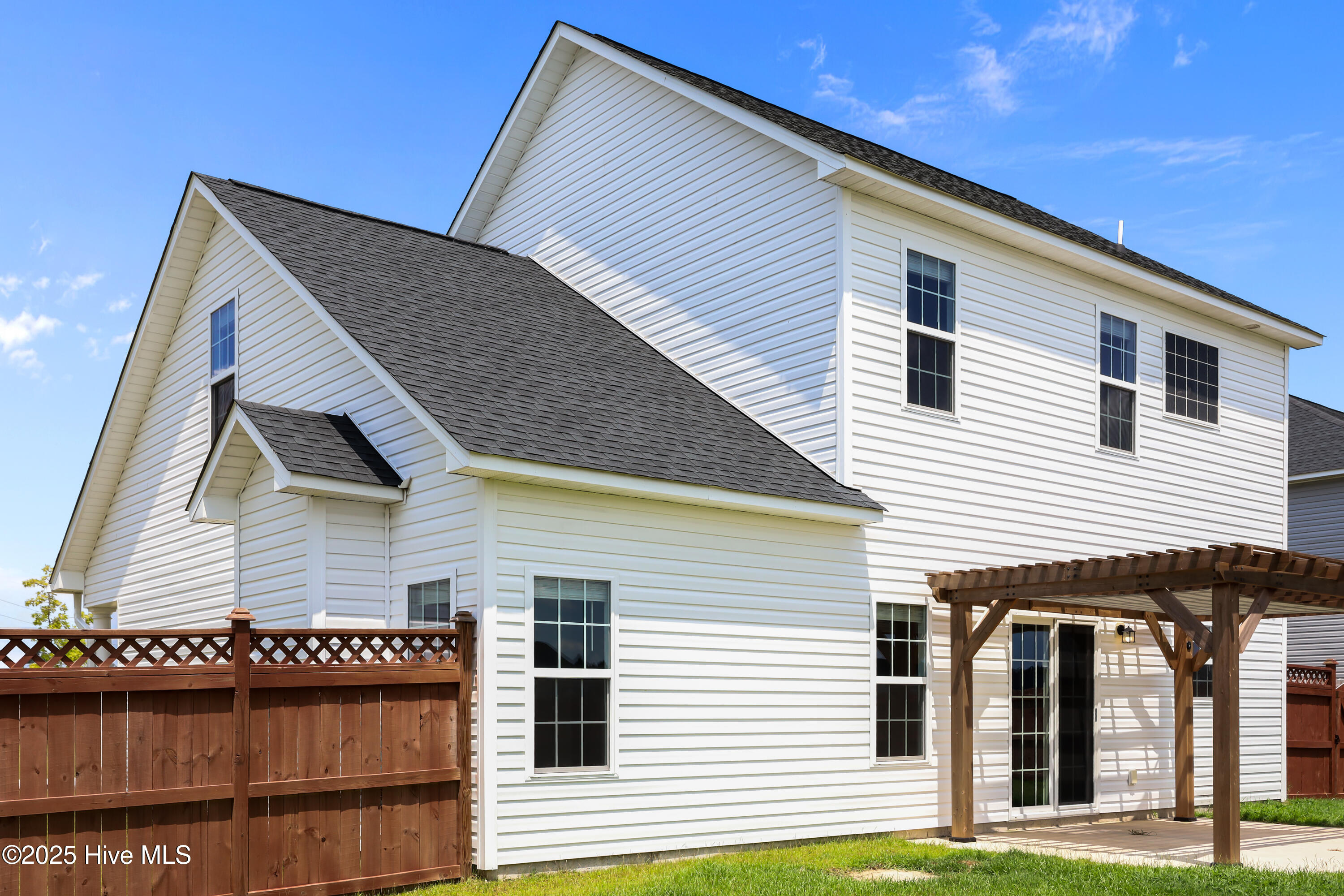 100516822 | Photo 30