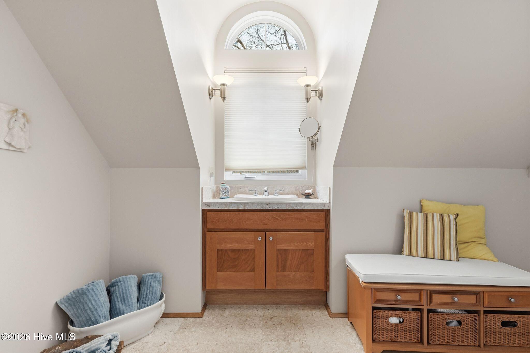 100555834 | Photo 104