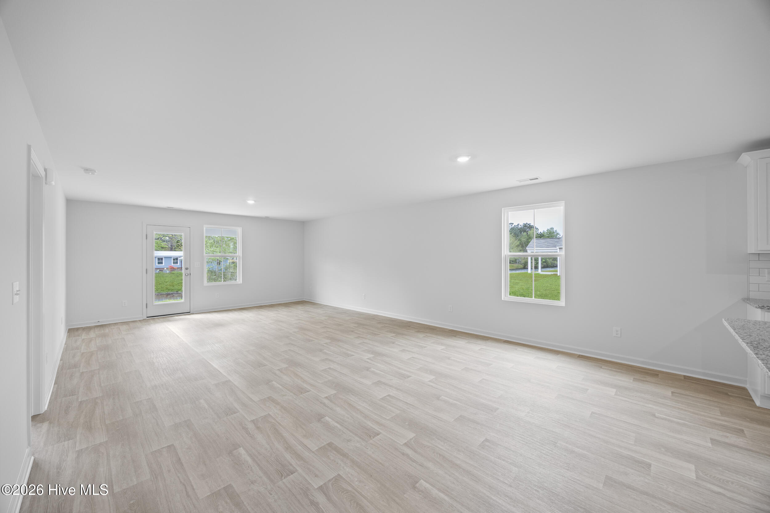 100554421 | Photo 11