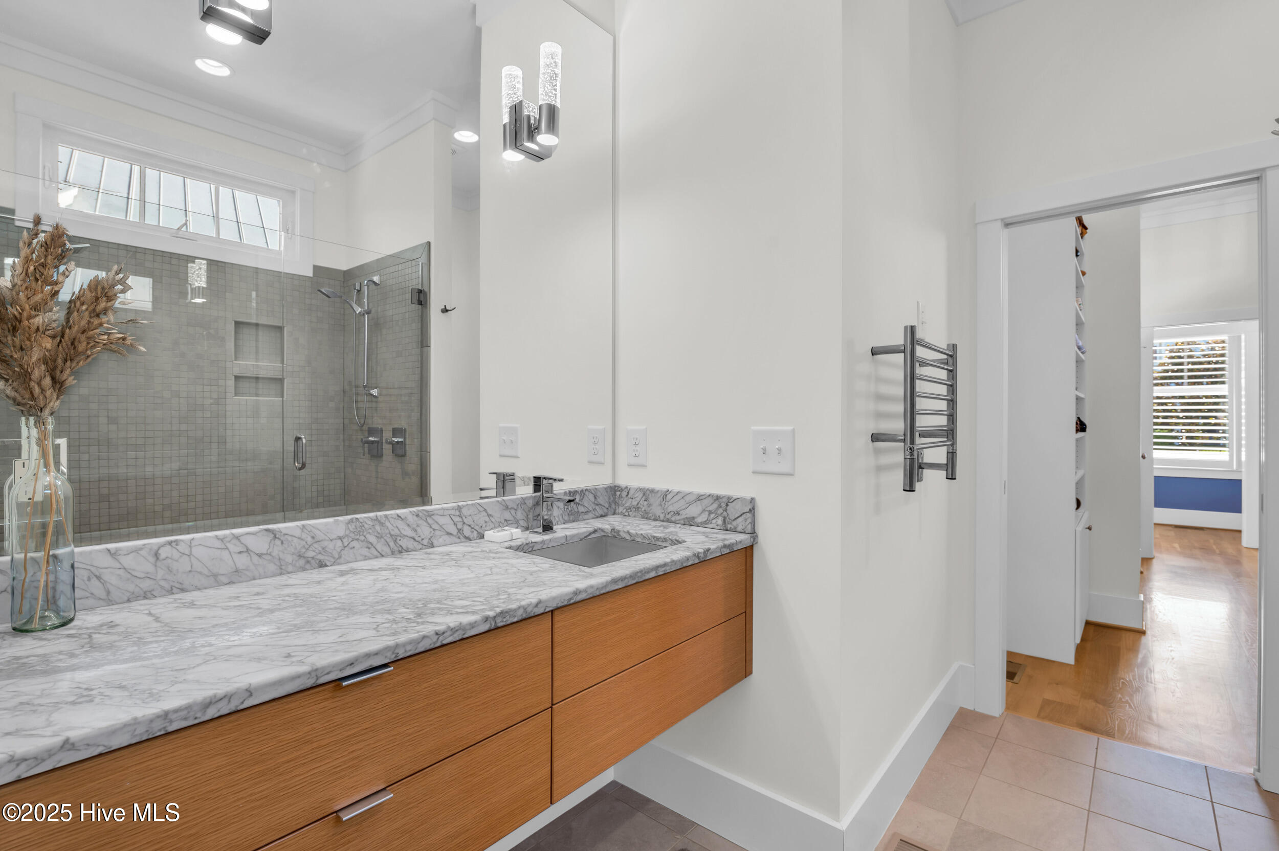 100532568 | Photo 22