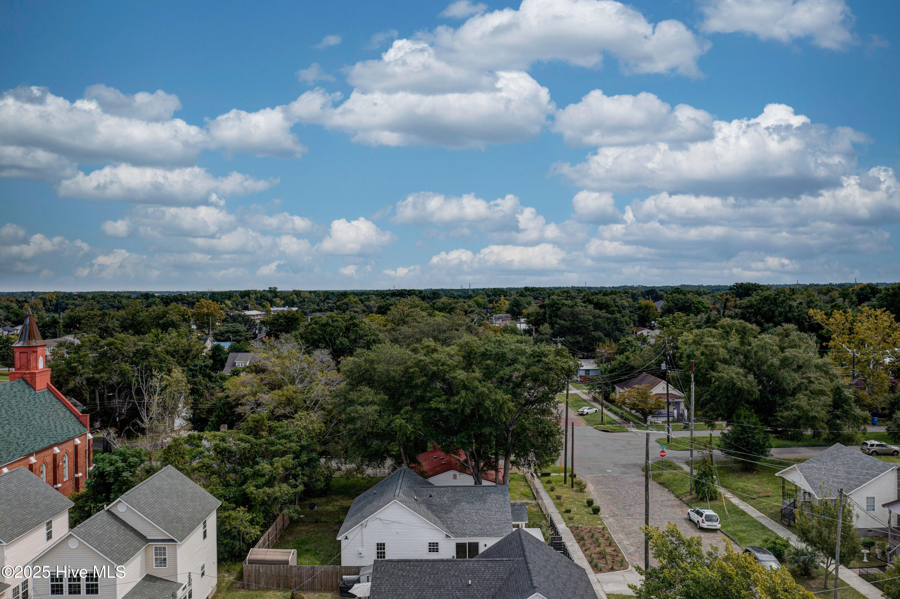 100349368 | Photo 17