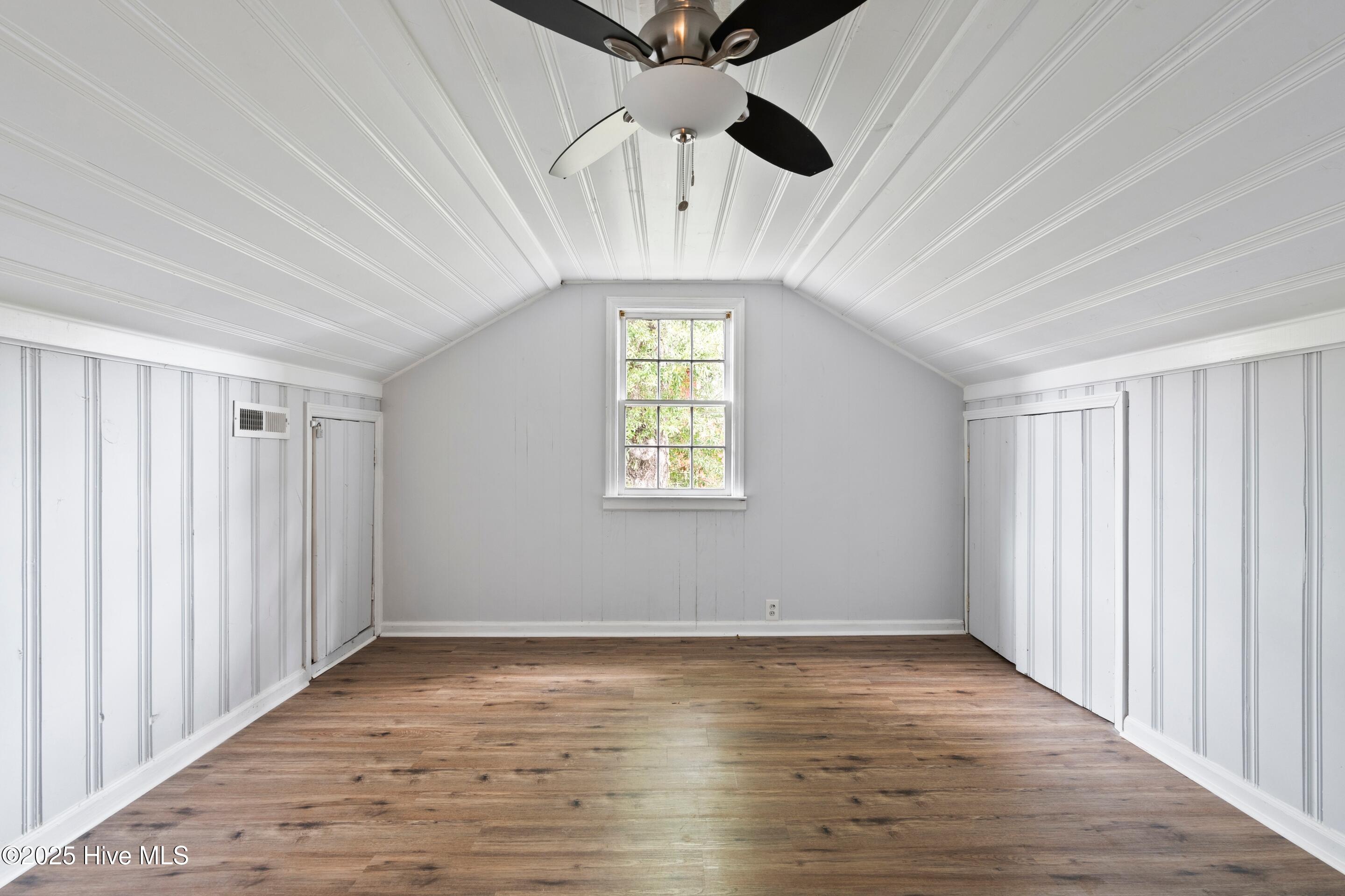 100521432 | Photo 24