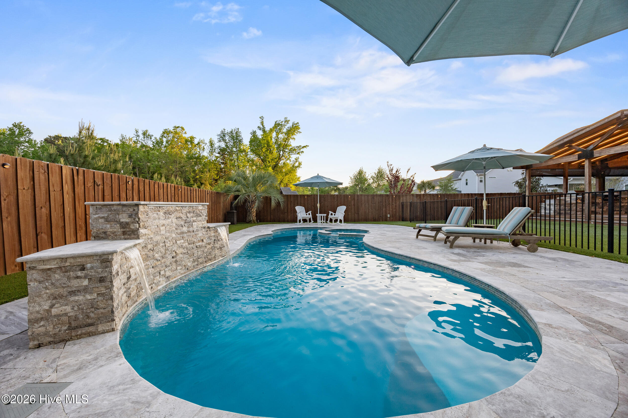 100566940 | Photo 82