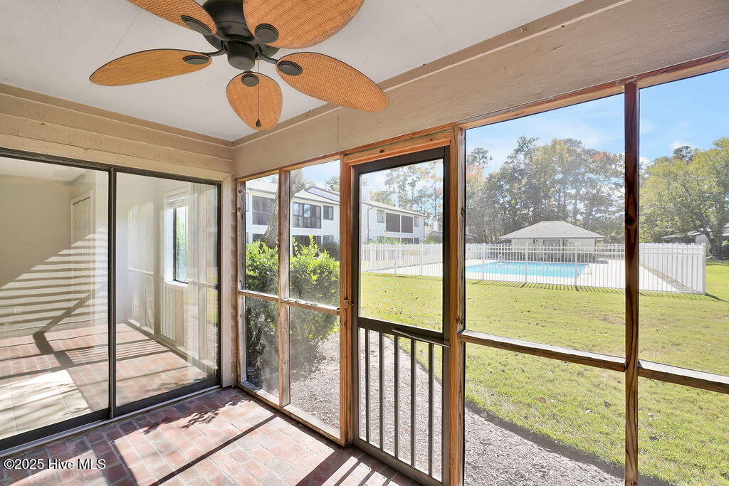 100540230 | Photo 22