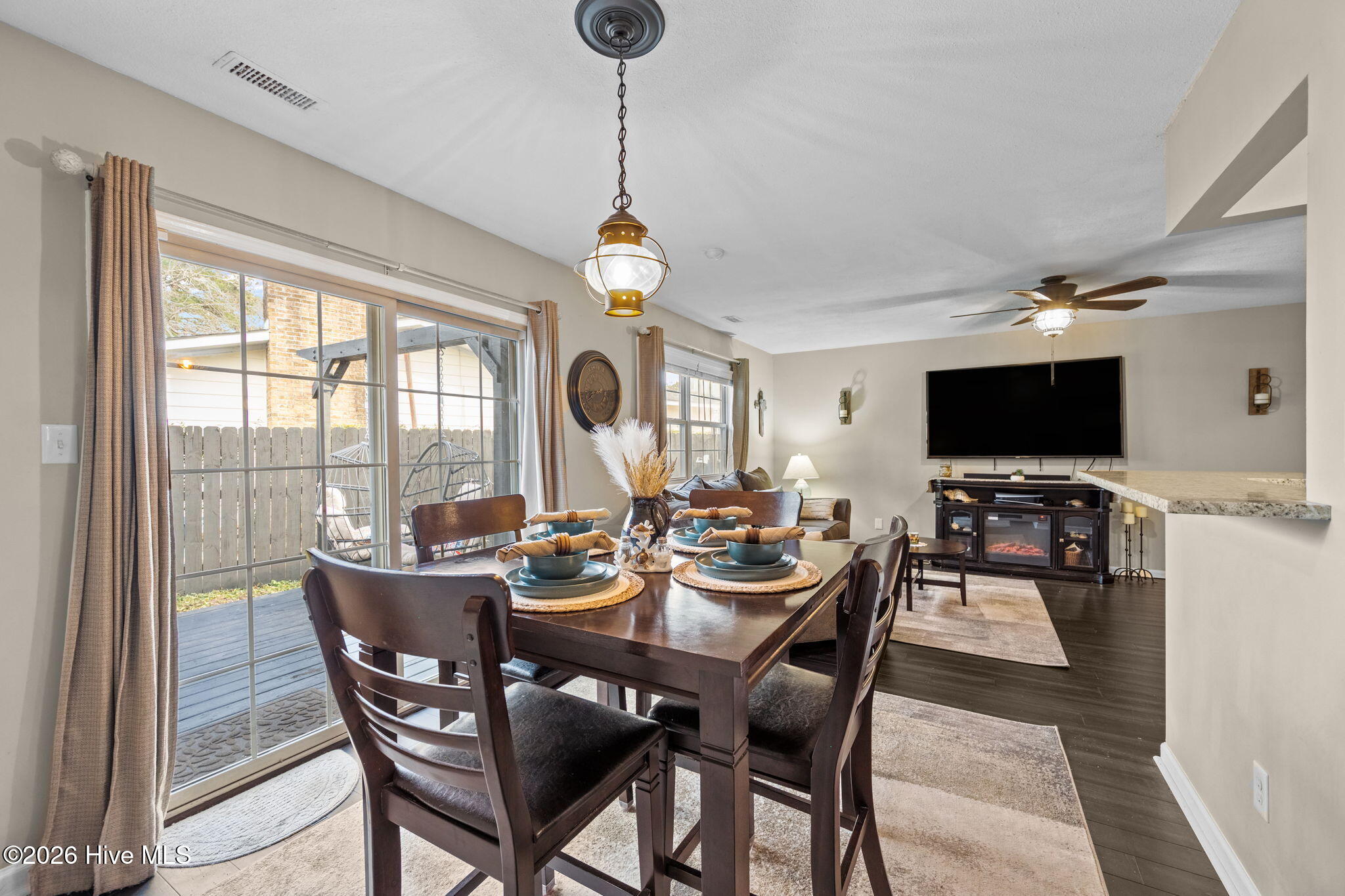 100548393 | Photo 10