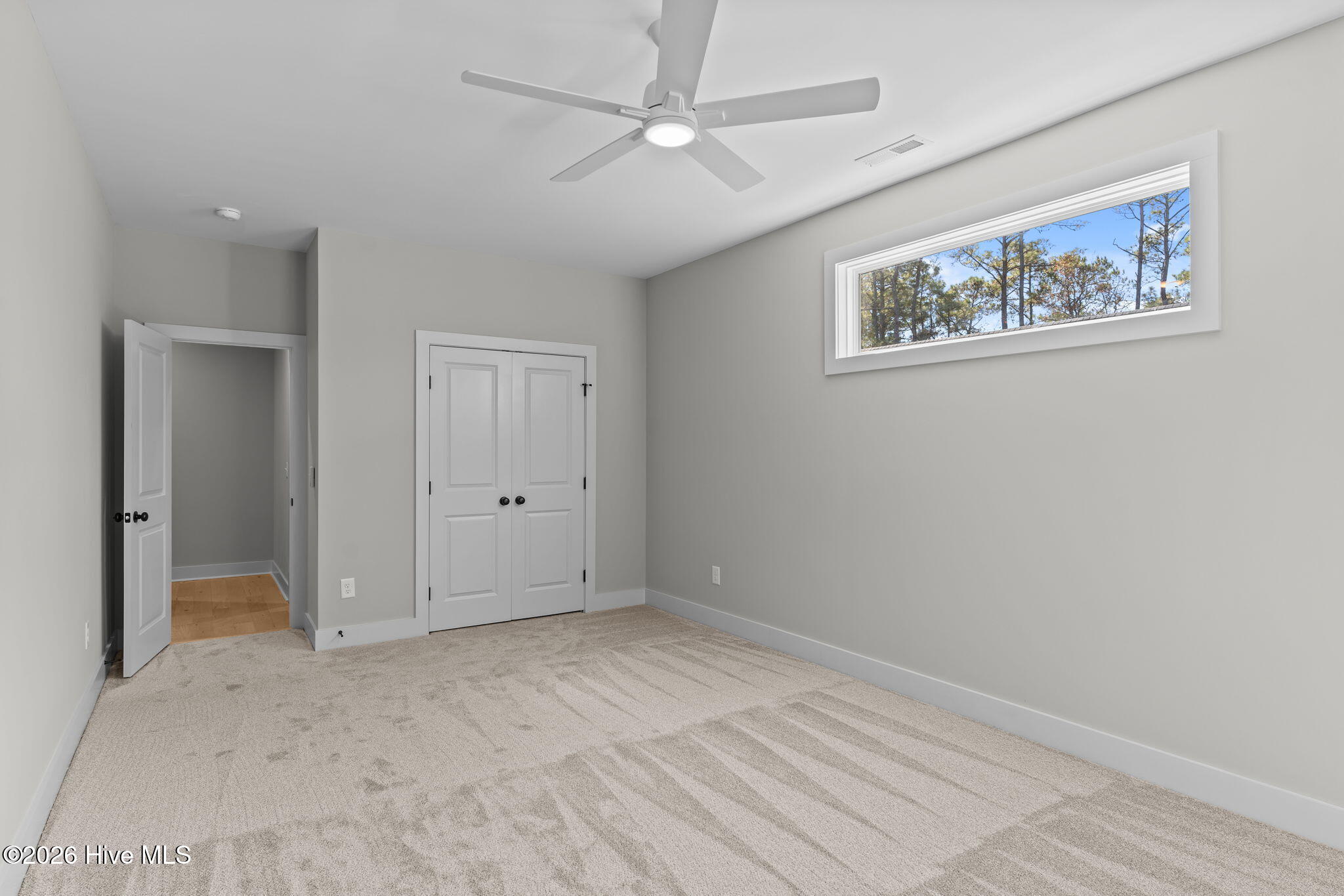 100548925 | Photo 39