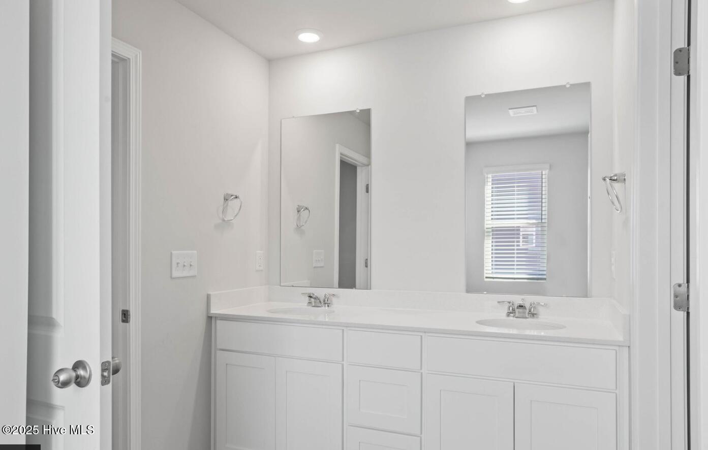 100546803 | Photo 14