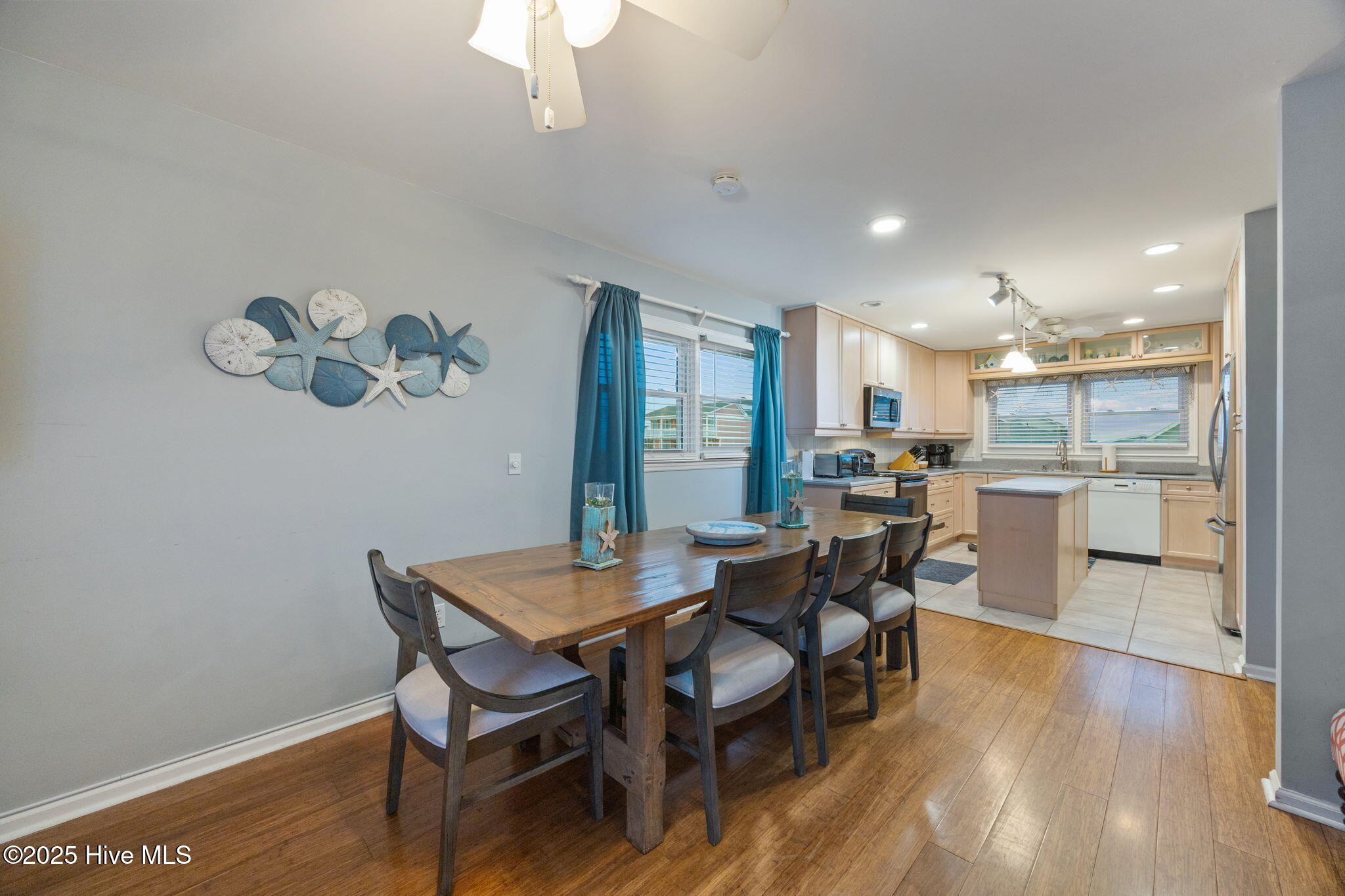 100542985 | Photo 36