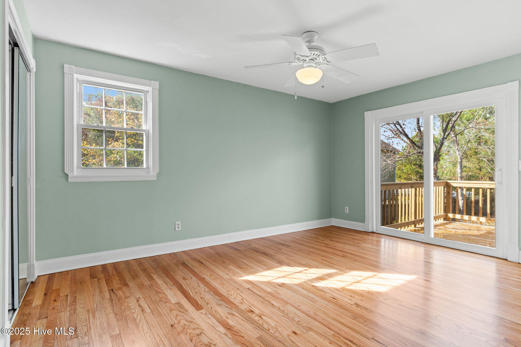 100543279 | Photo 36