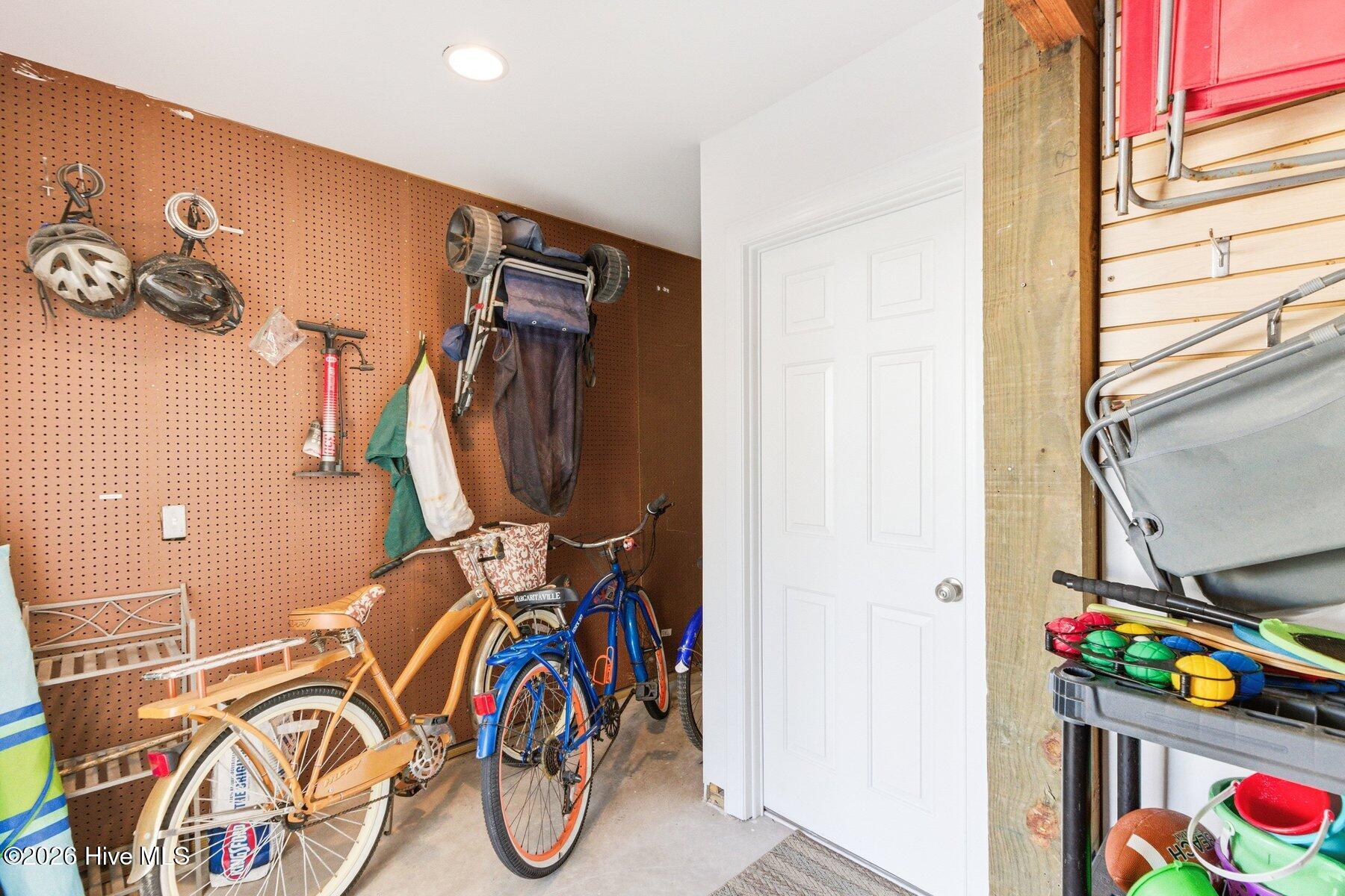 100570503 | Photo 48