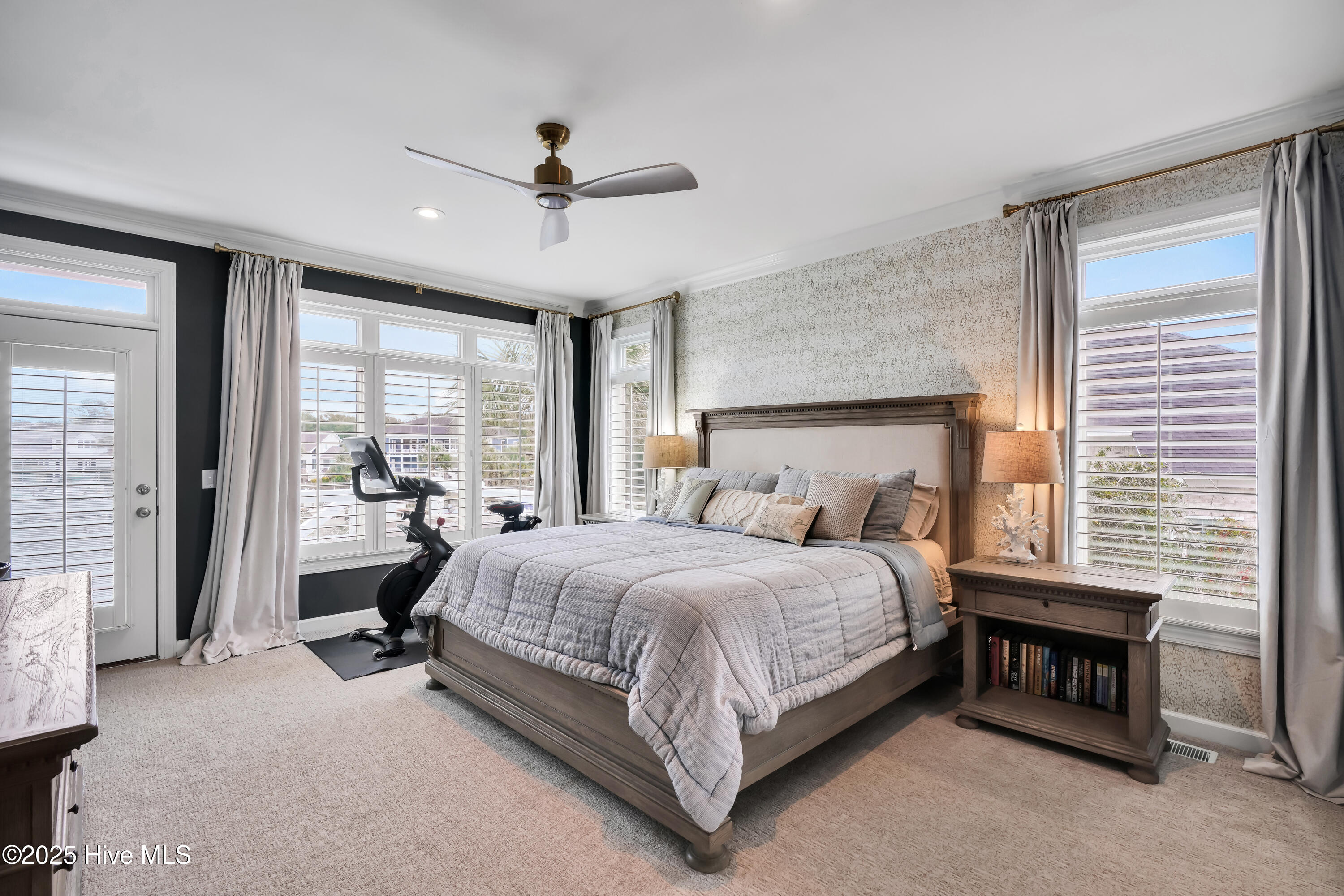 100557608 | Photo 12