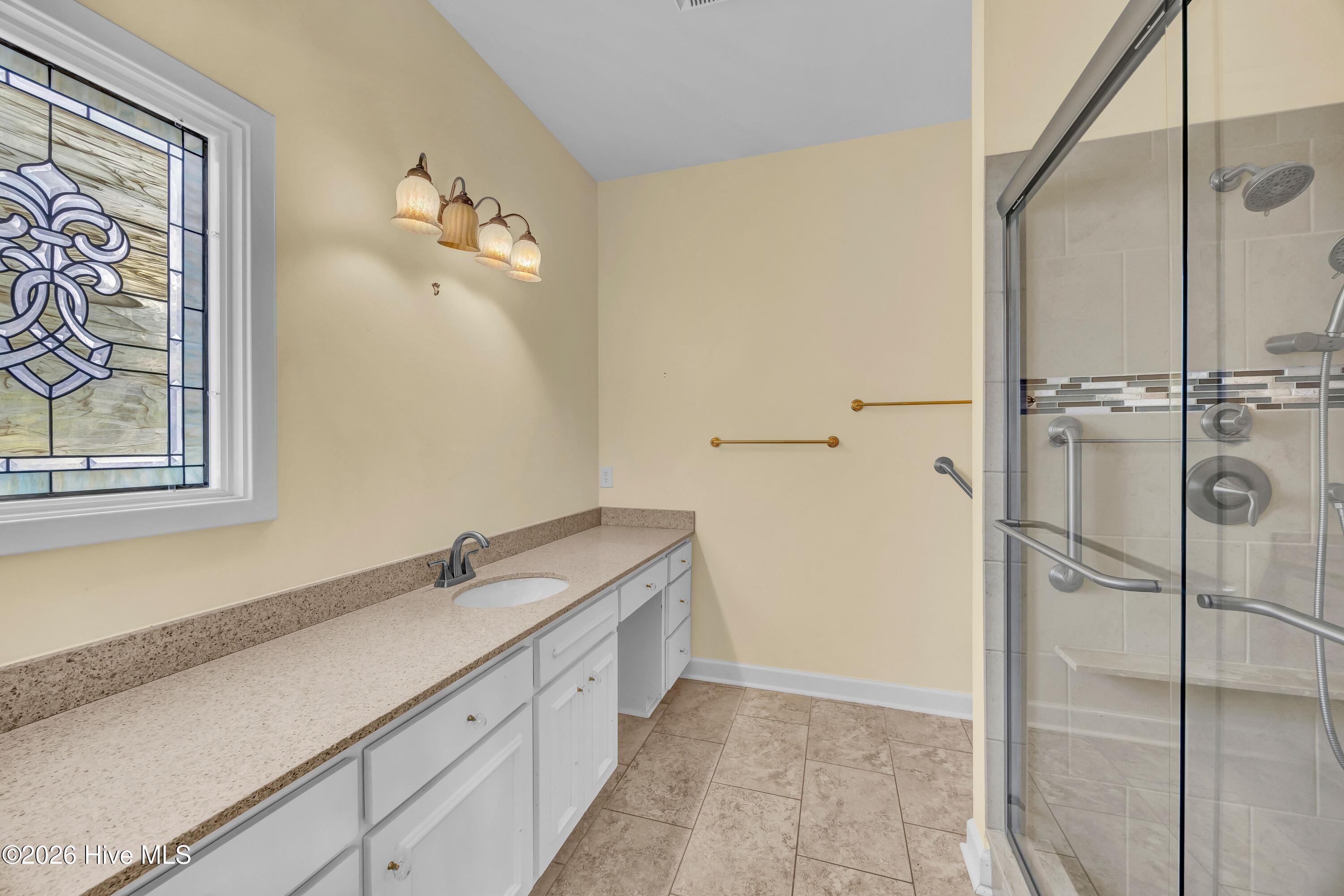 100566682 | Photo 19