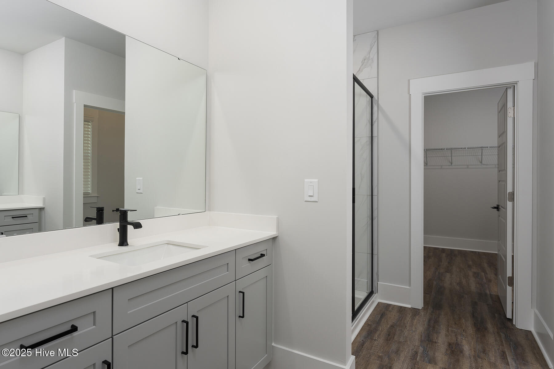 100506464 | Photo 16