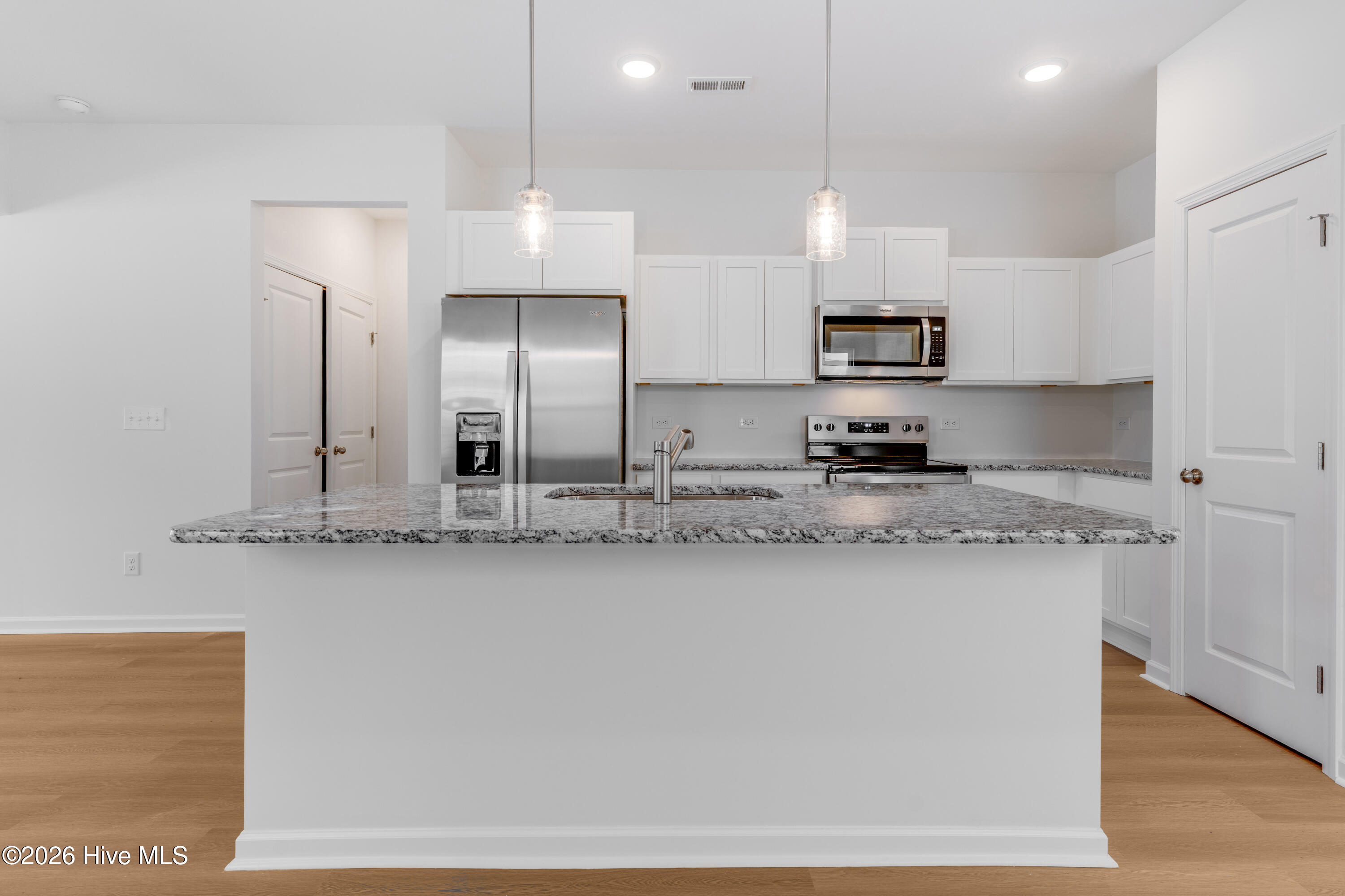 100563545 | Photo 13