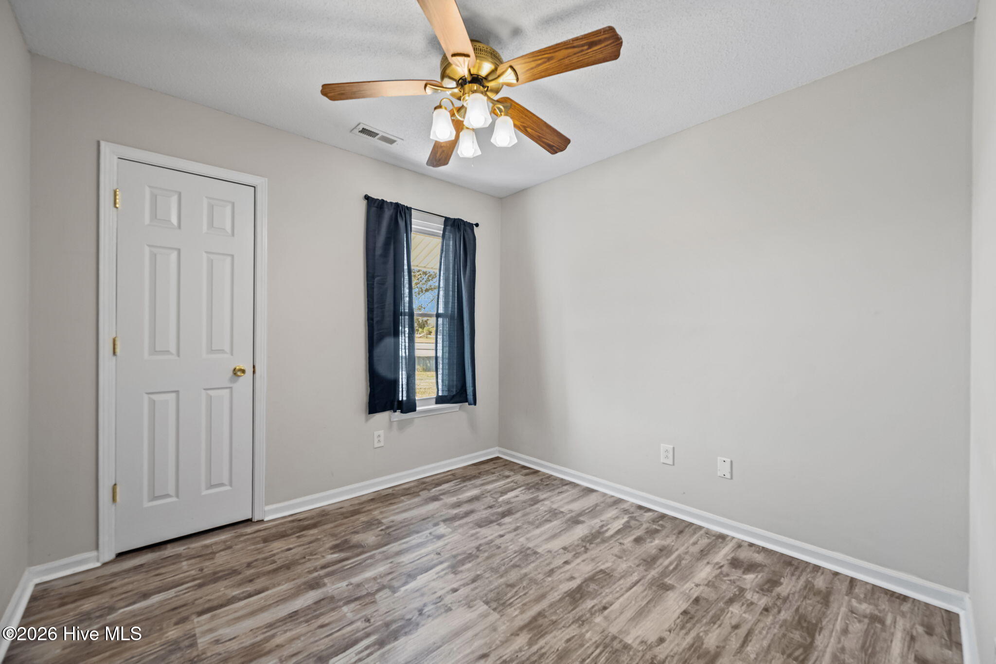 100555497 | Photo 12