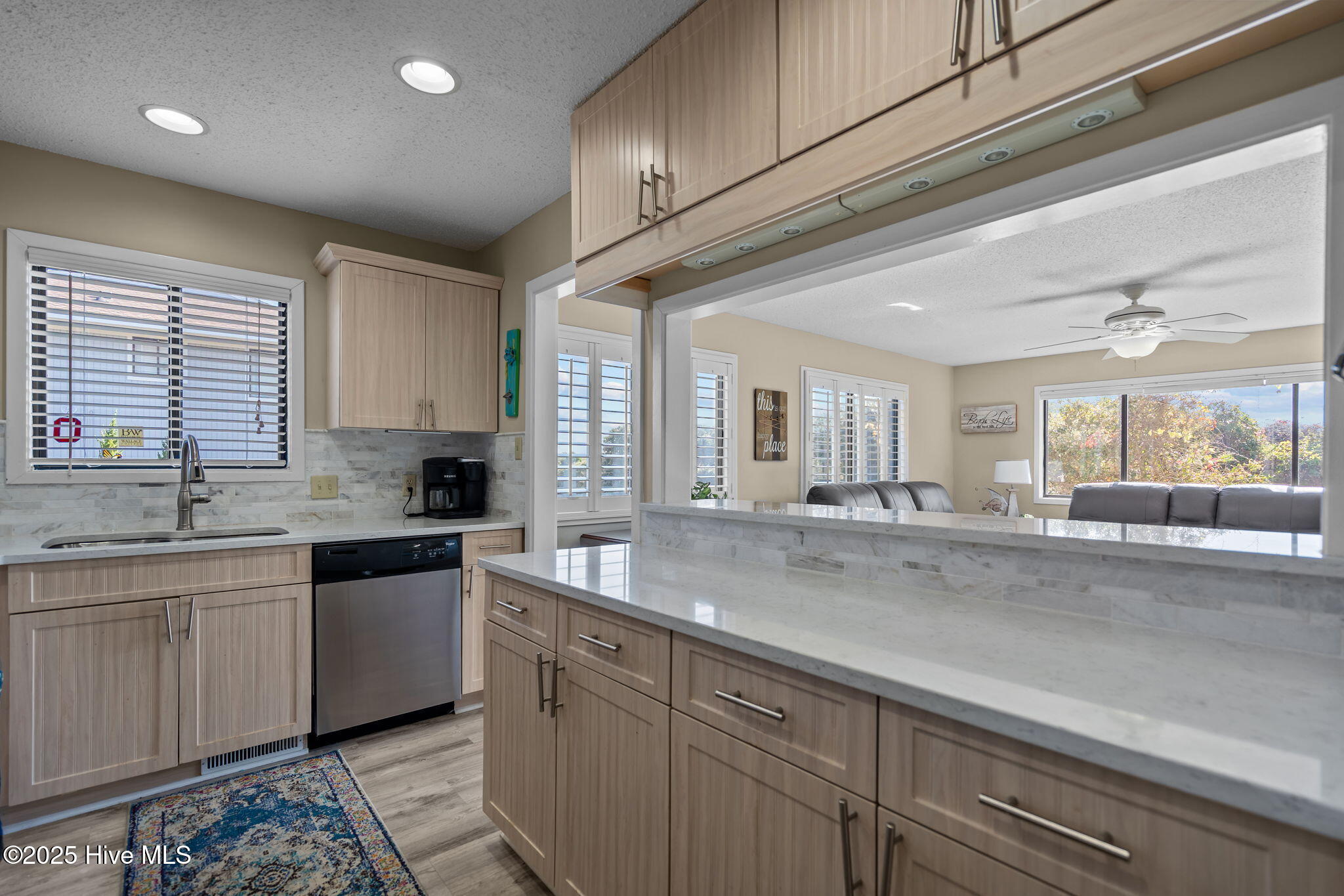 100541218 | Photo 11