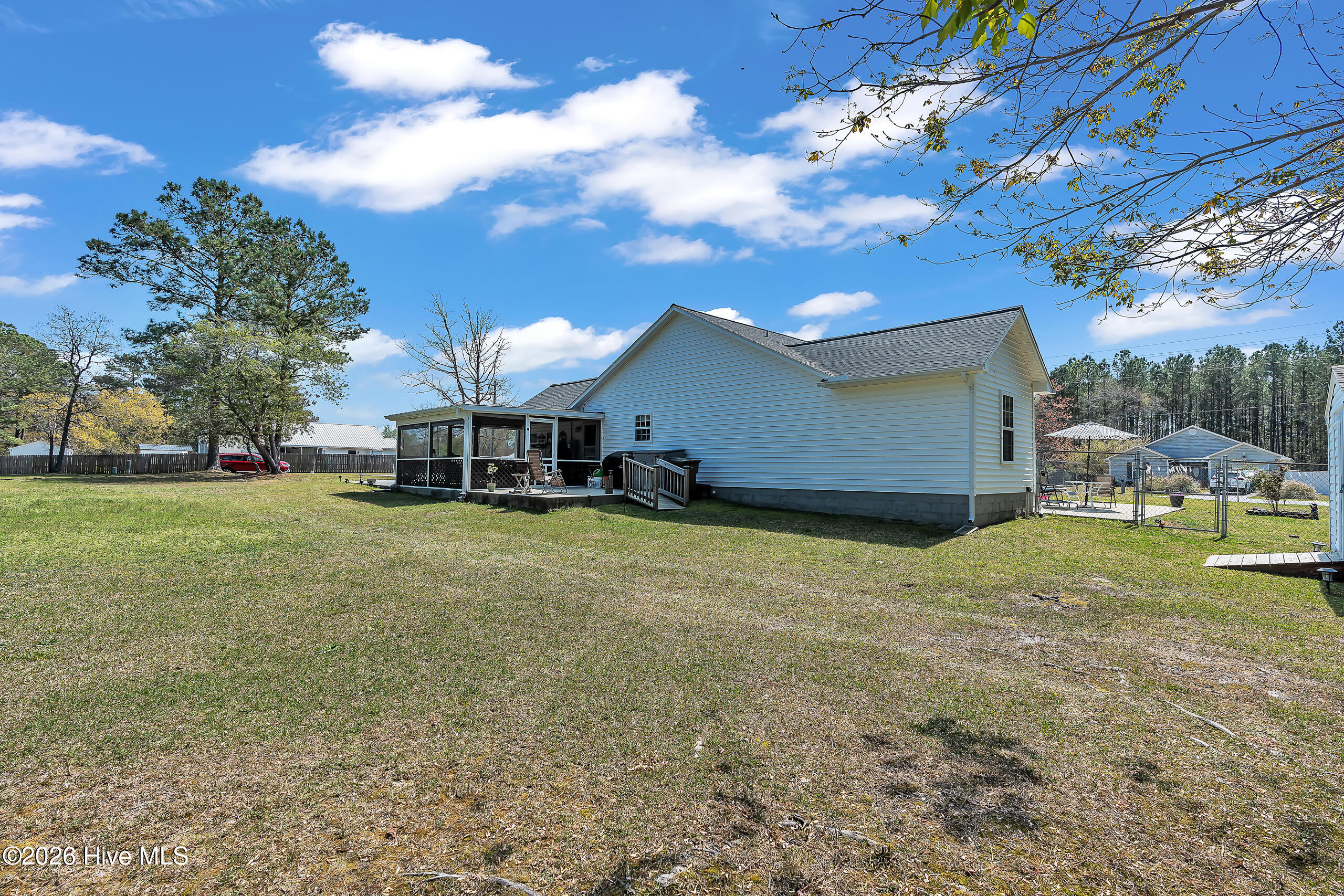 100563570 | Photo 32