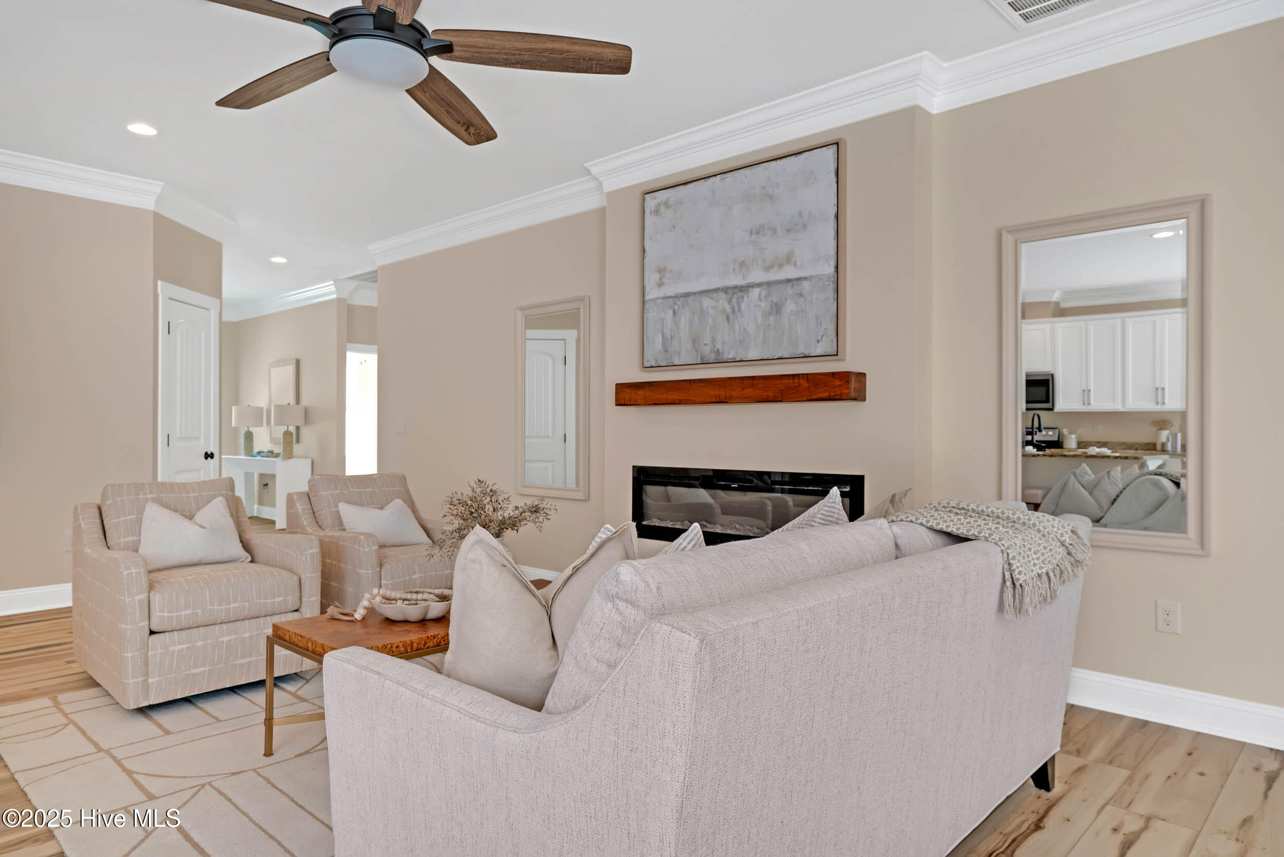 100460470 | Photo 16