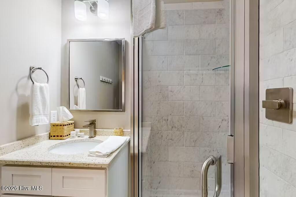 100559345 | Photo 14