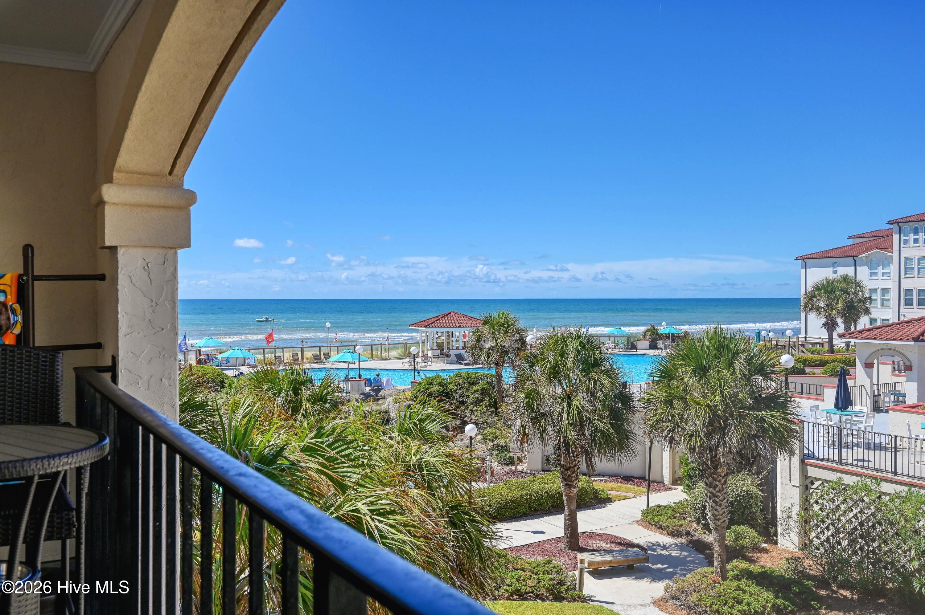 100568256 | Photo 50