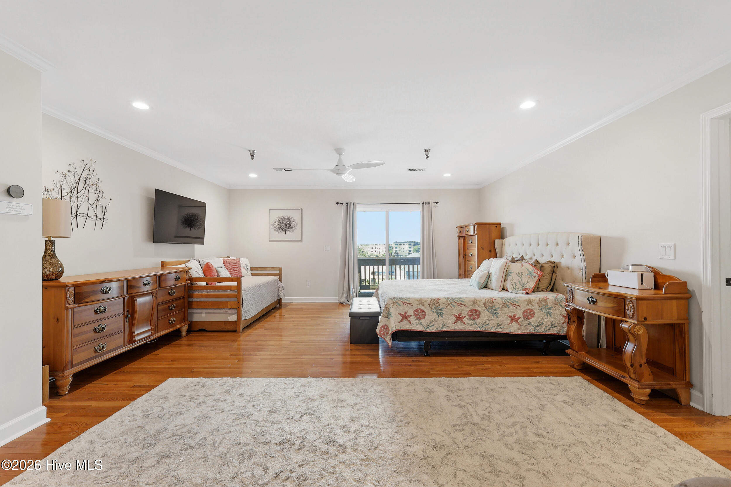 100569323 | Photo 17