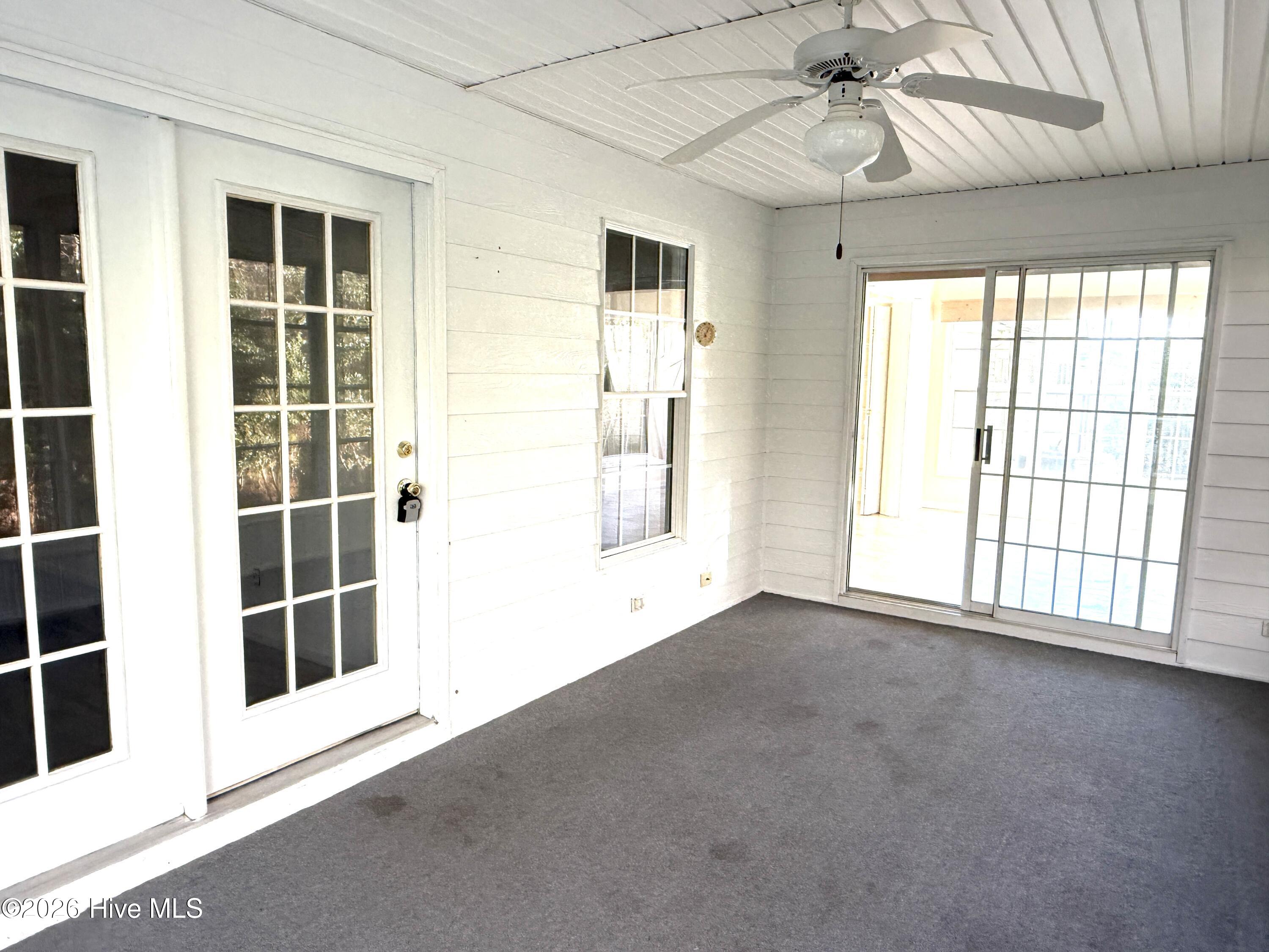 100556318 | Photo 10