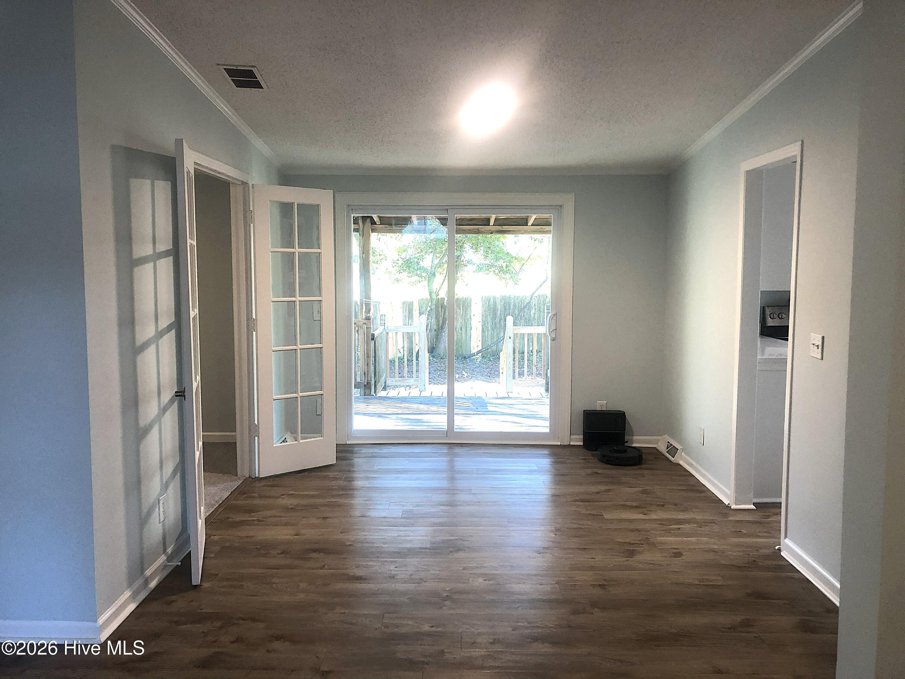 100549339 | Photo 15