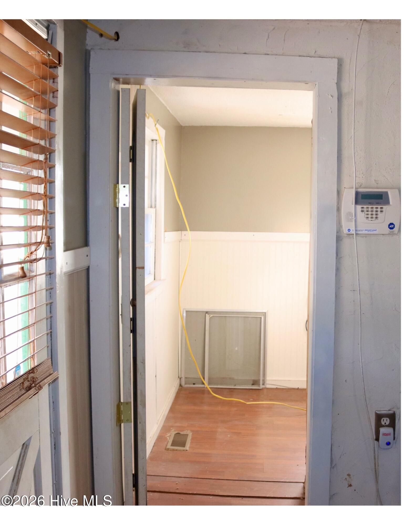 100547933 | Photo 25