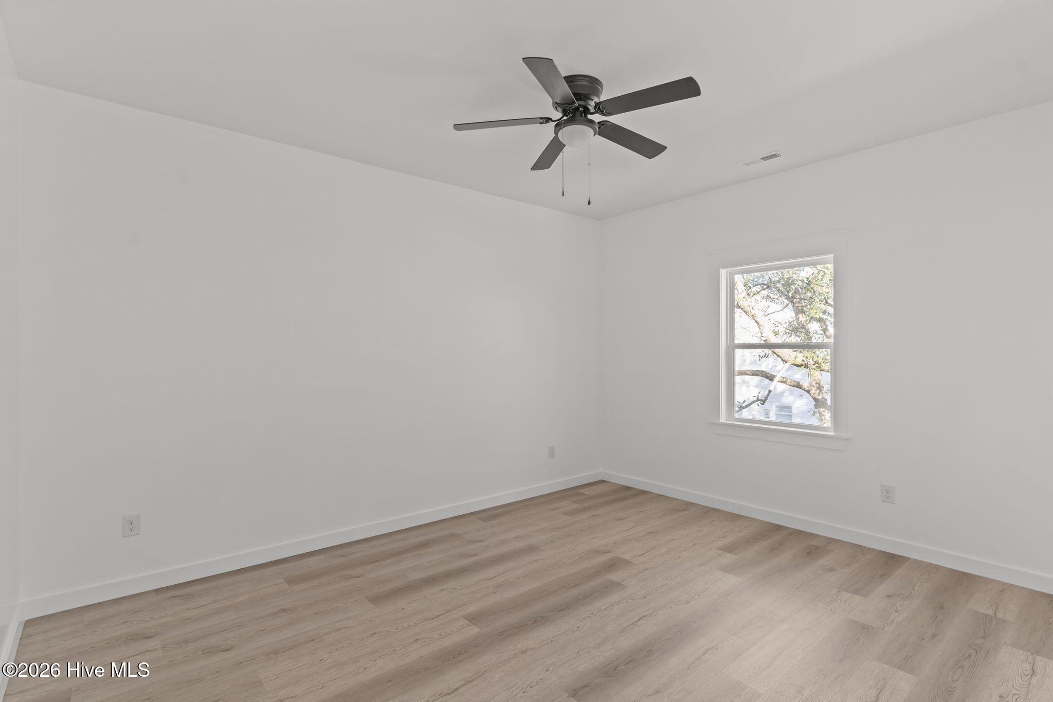 100549320 | Photo 30