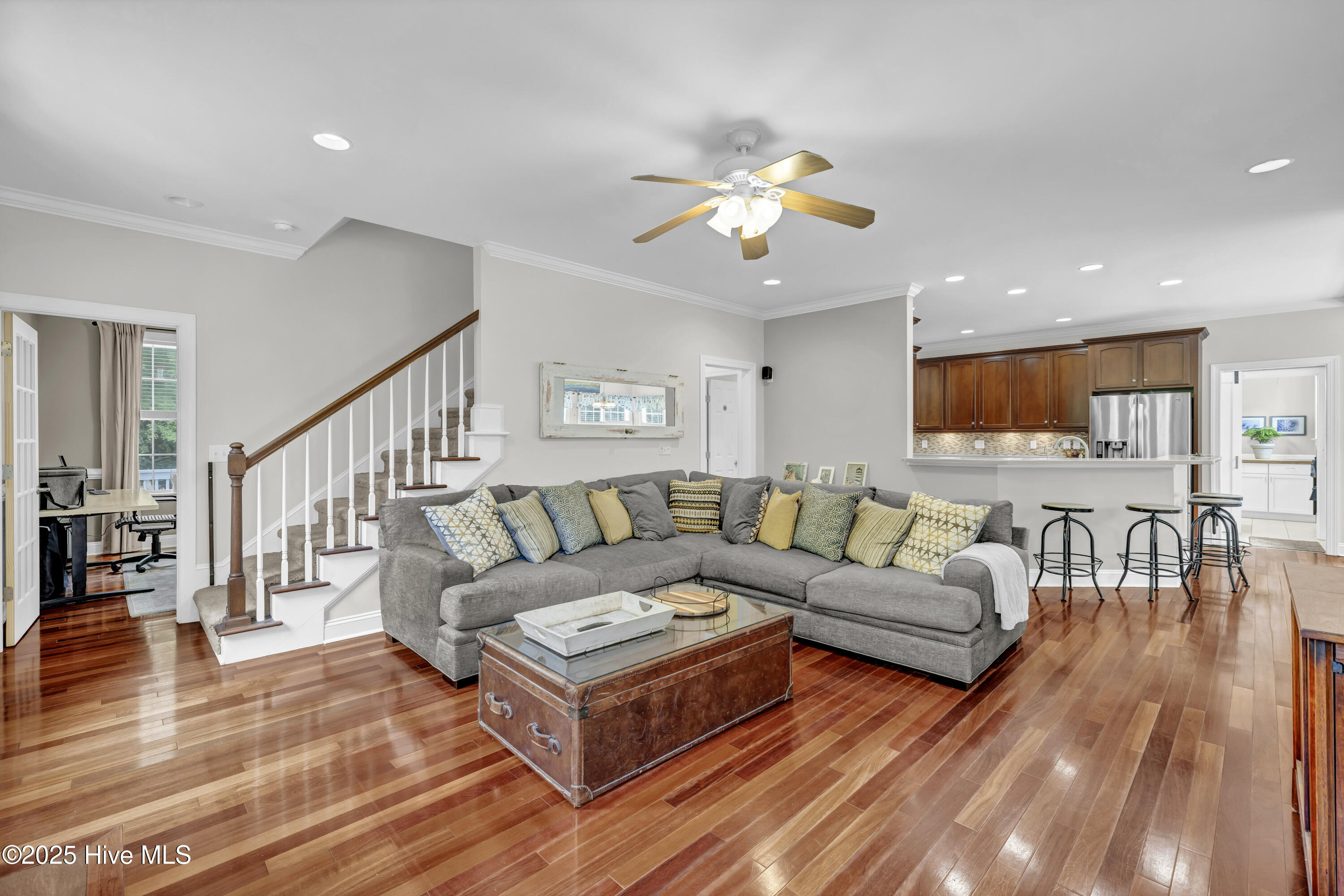 100533968 | Photo 12