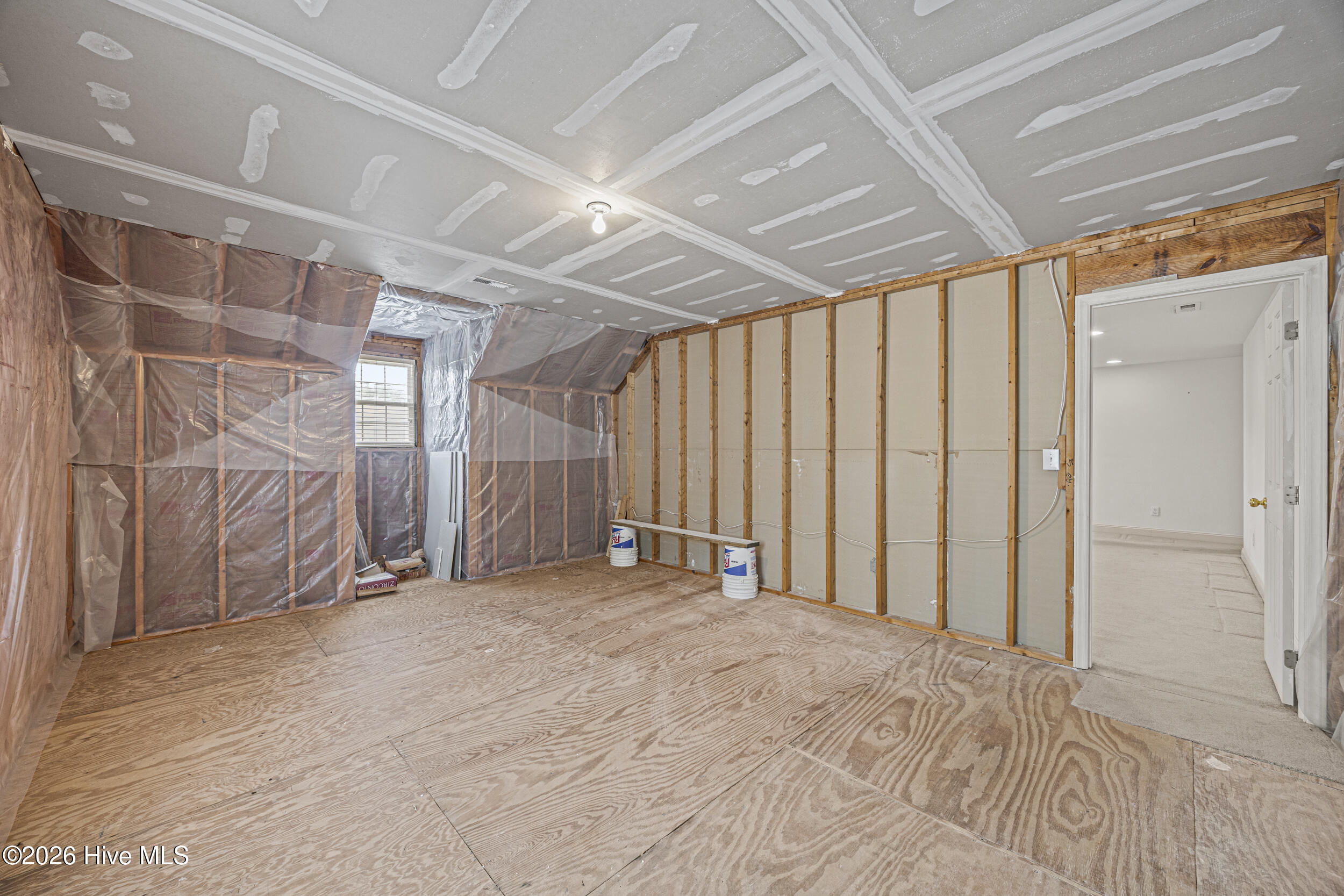 100569840 | Photo 49