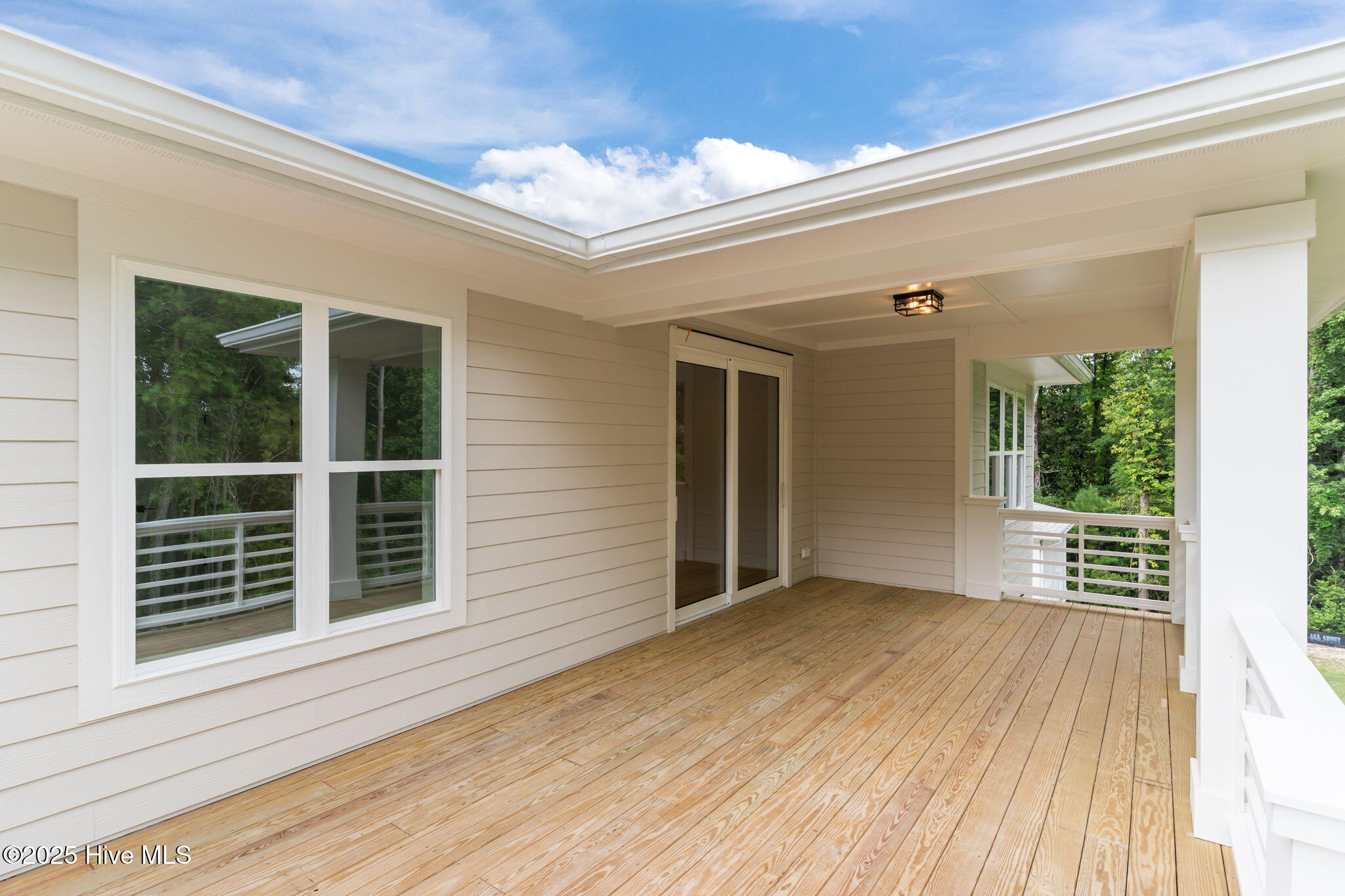 100548099 | Photo 44