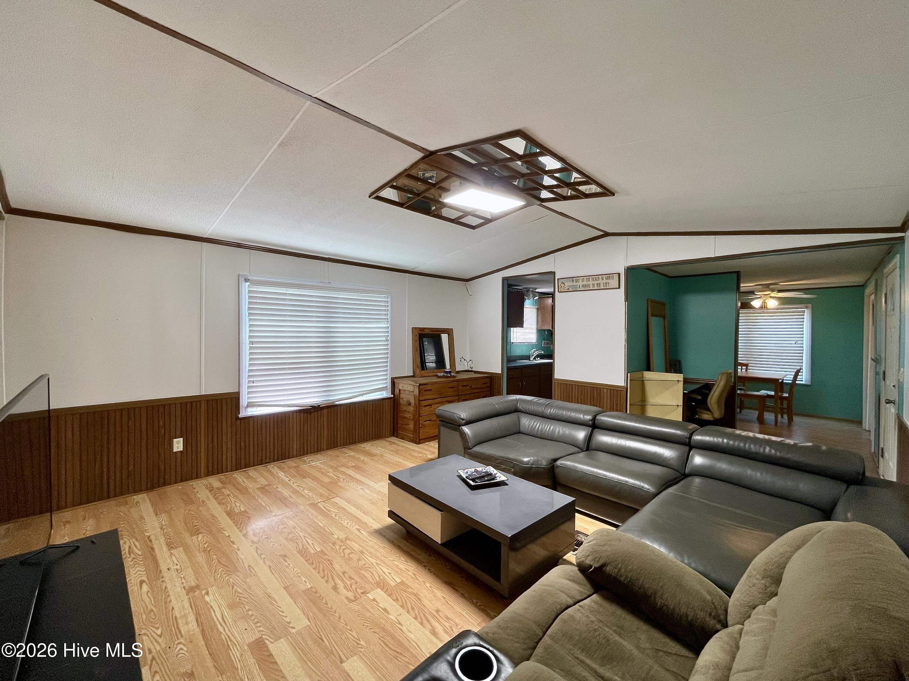 100569888 | Photo 13