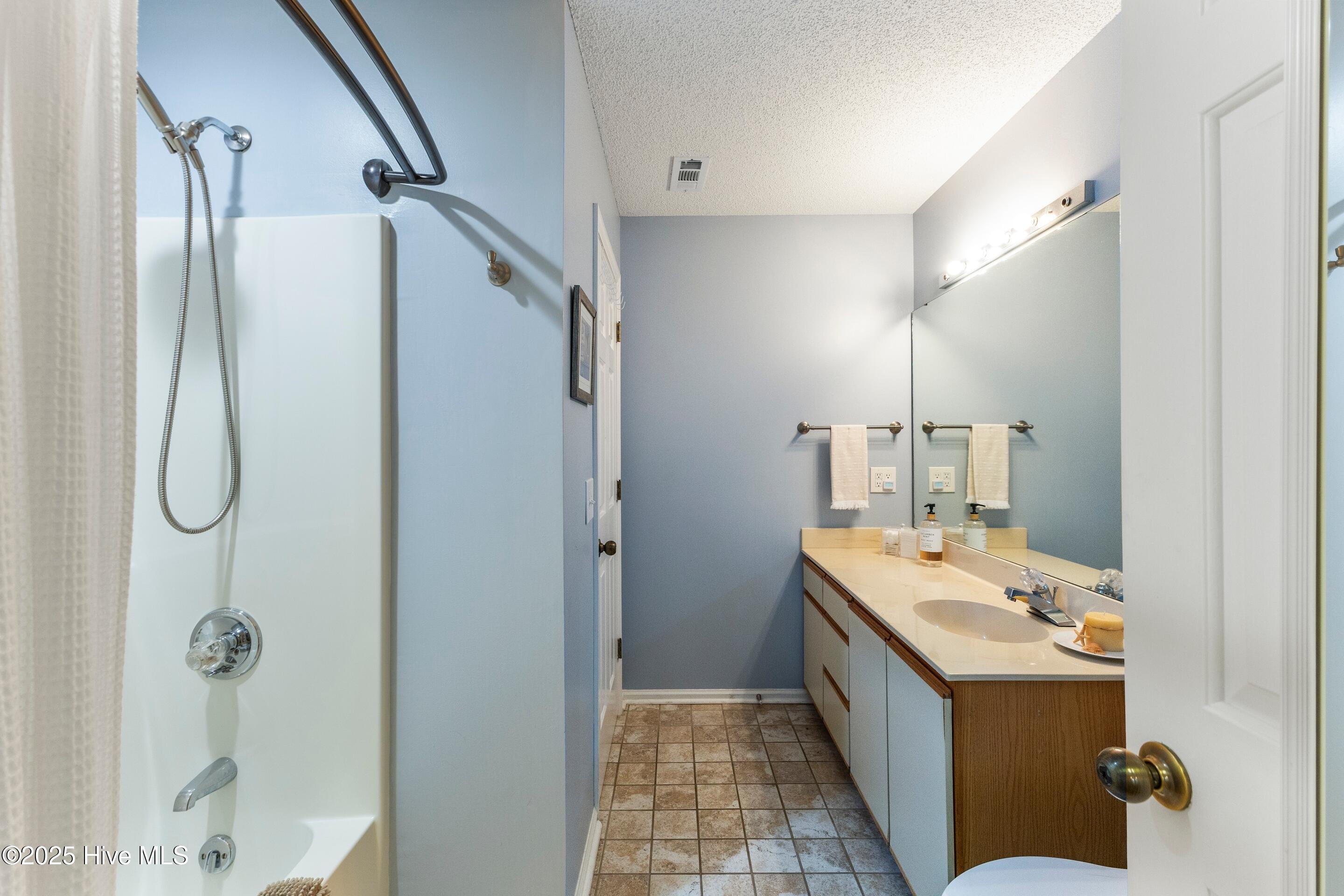 100531128 | Photo 17