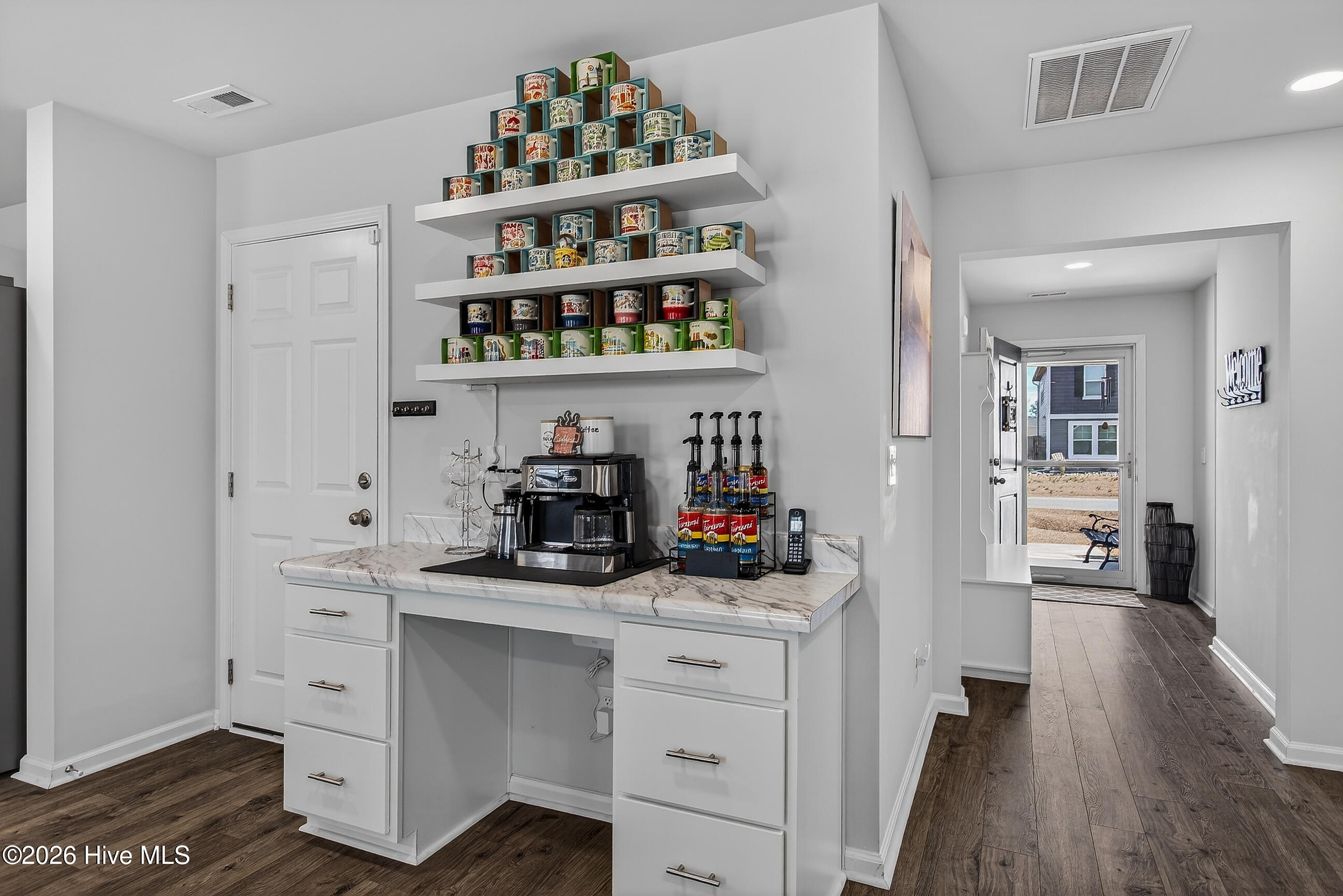 100555689 | Photo 15