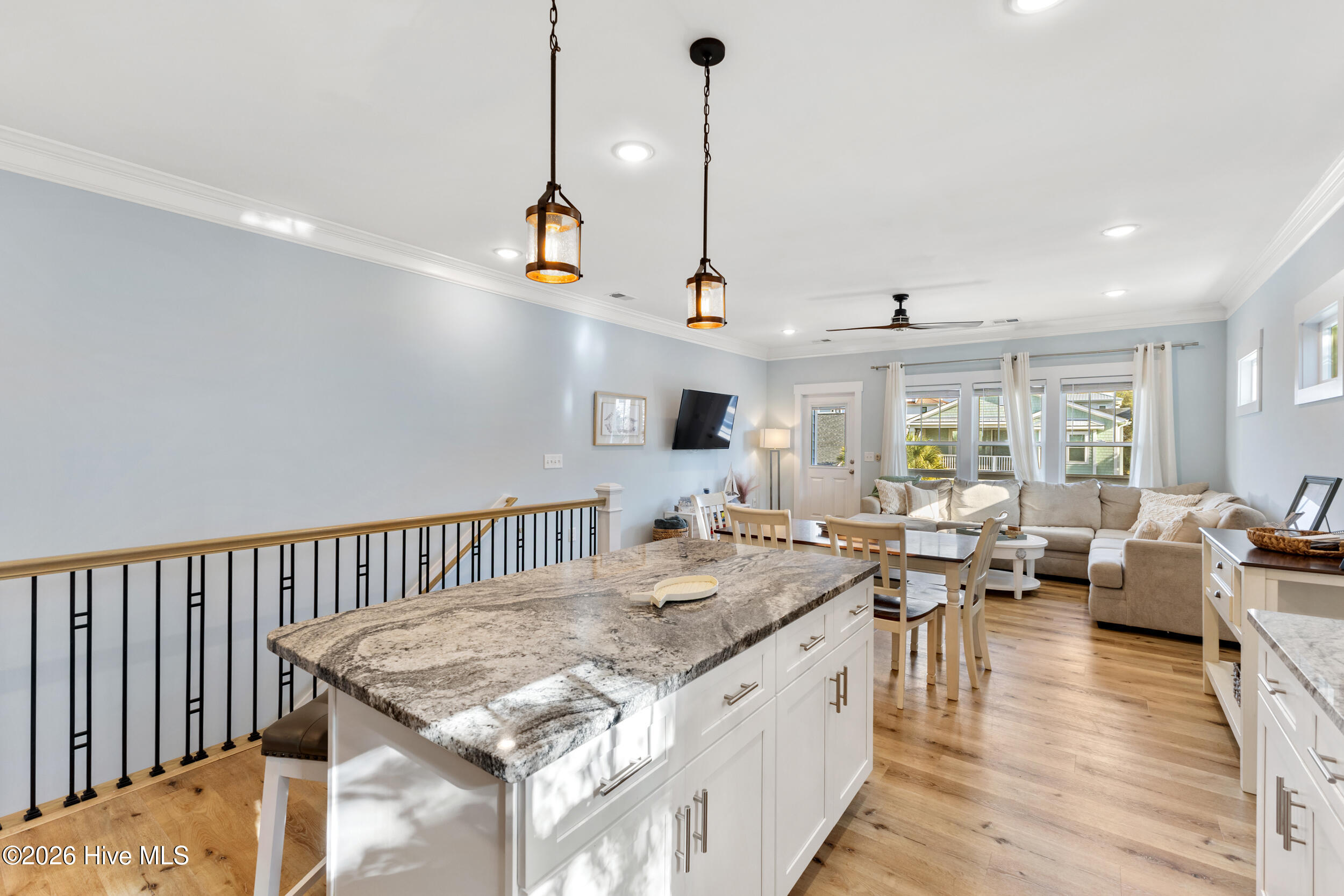 100547540 | Photo 12