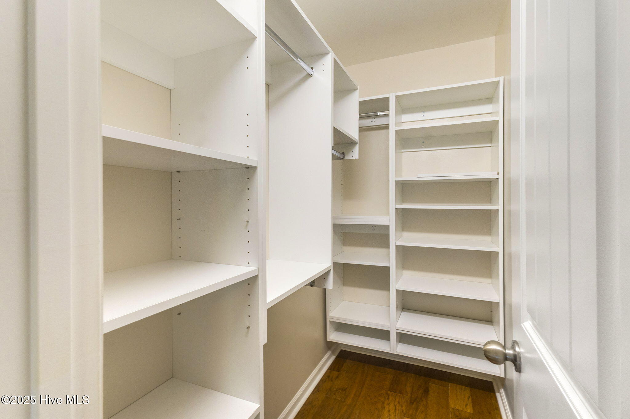 100533353 | Photo 16