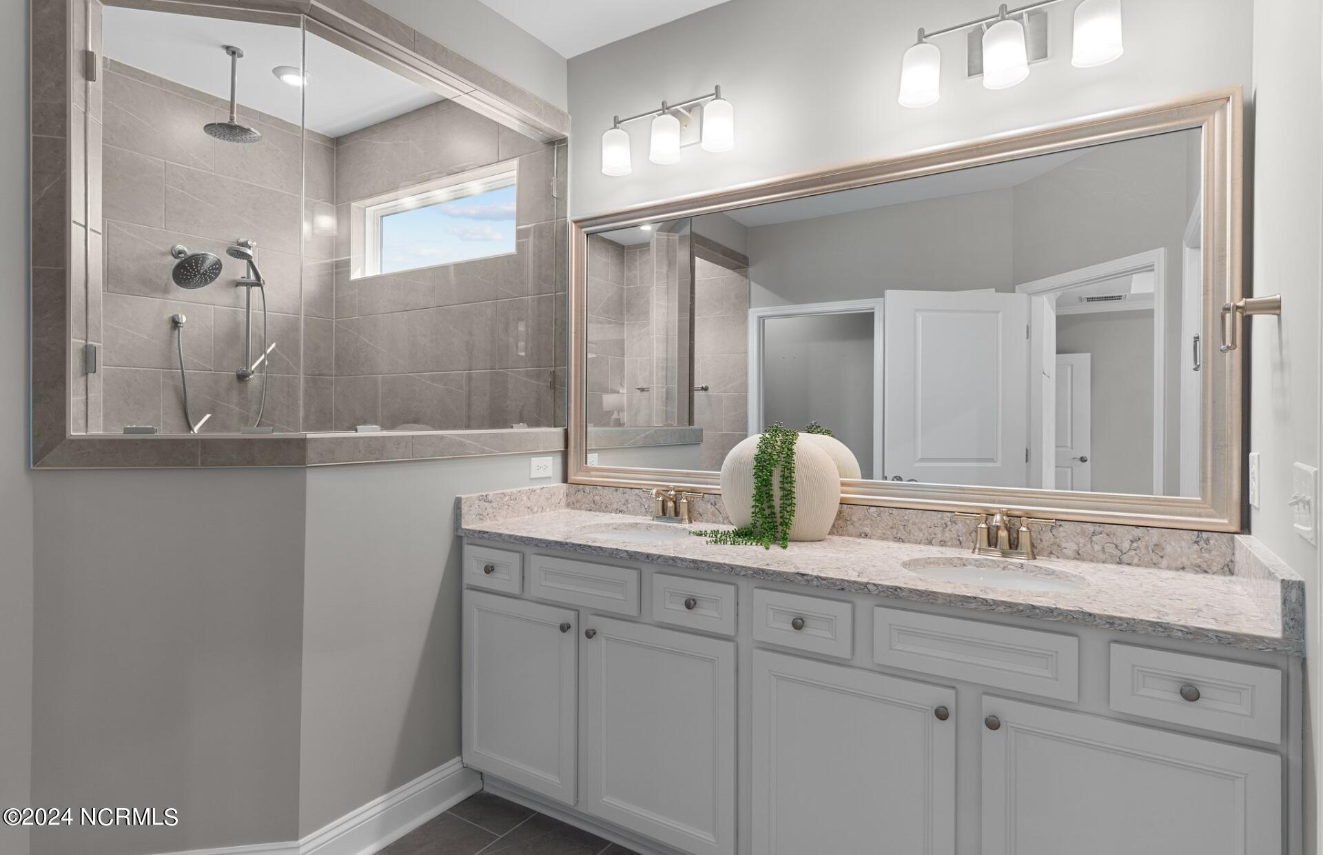 100535011 | Photo 21