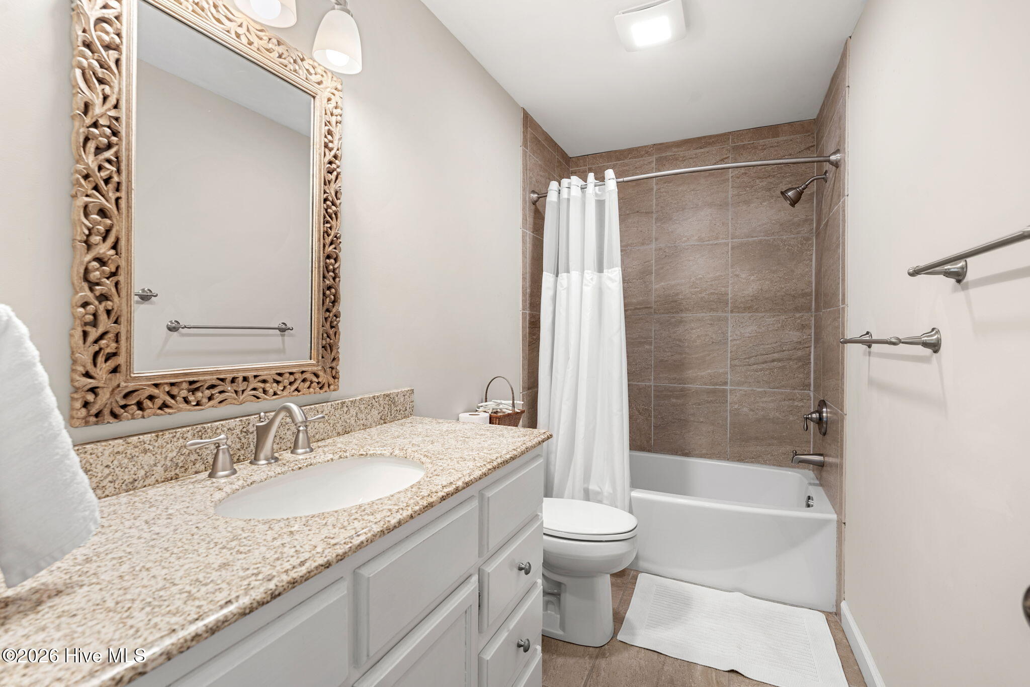 100568335 | Photo 17