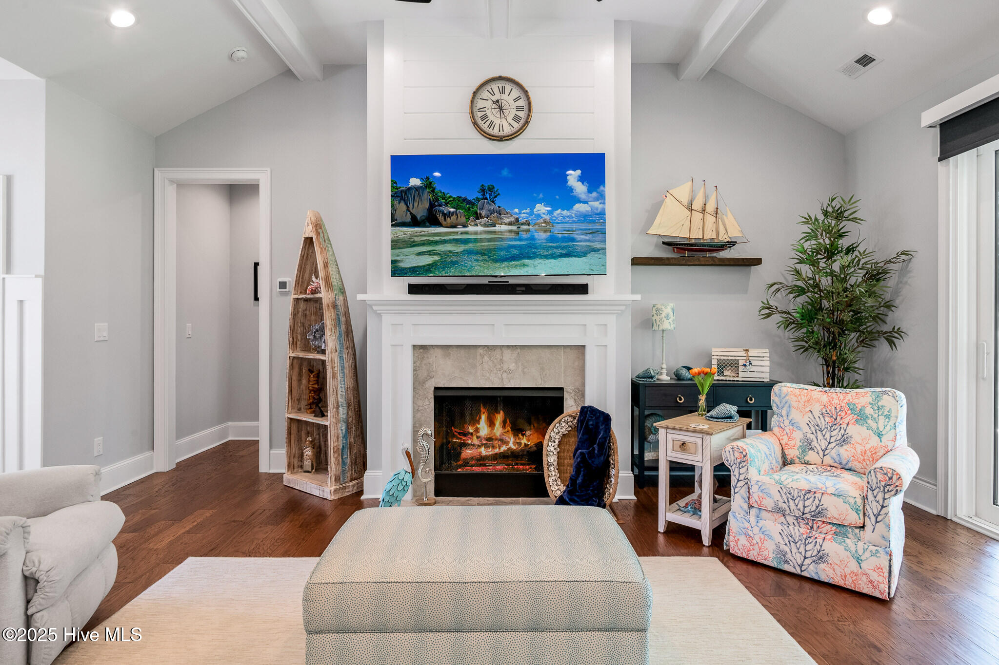 100526725 | Photo 10