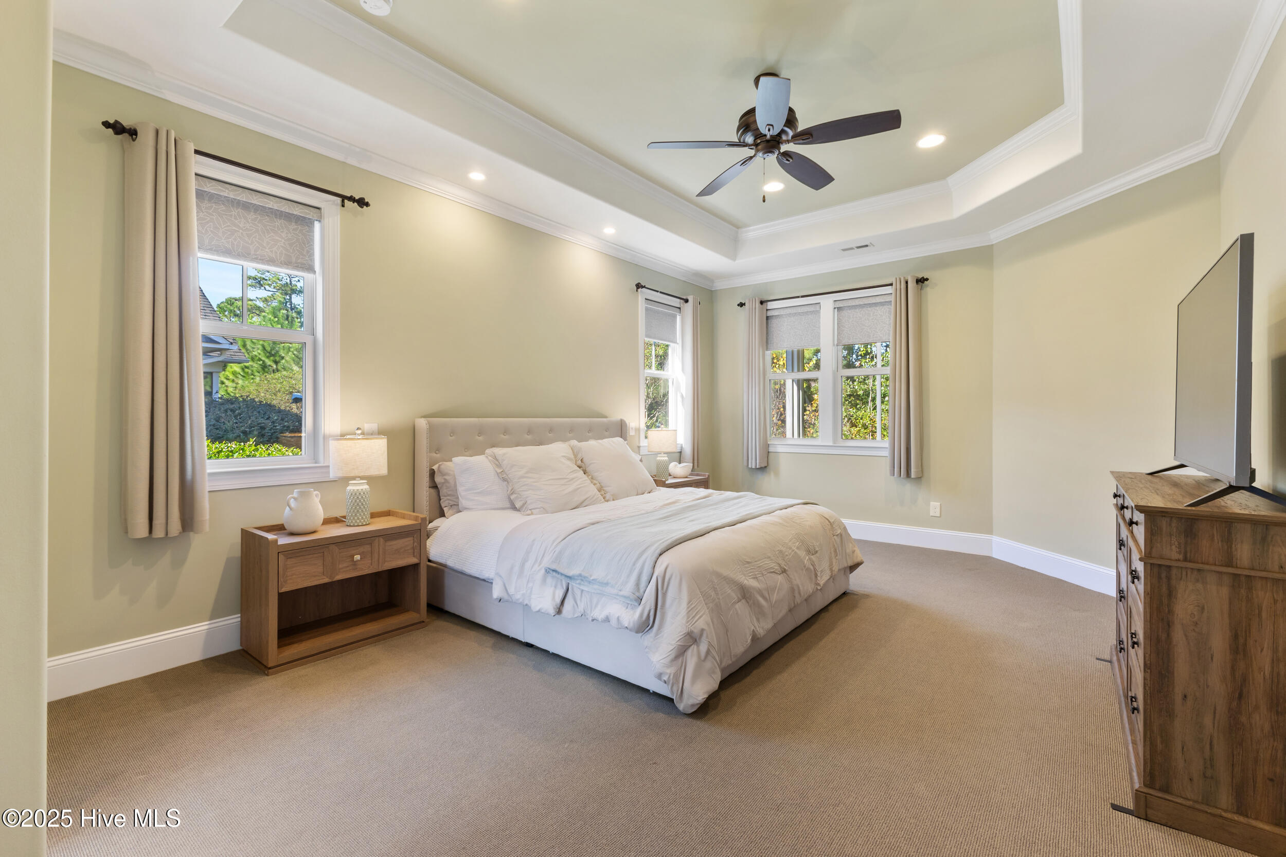 100549327 | Photo 23