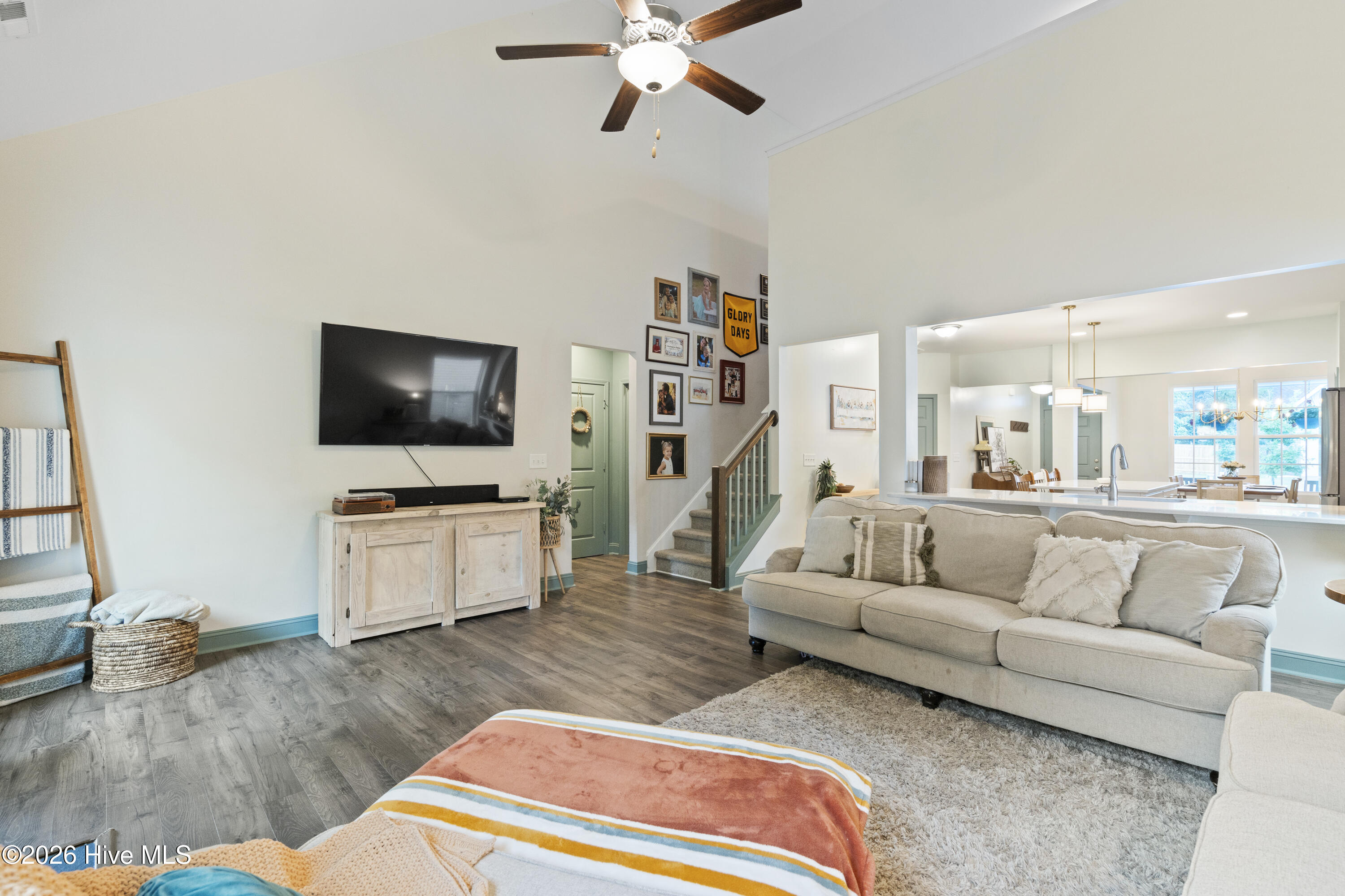 100564295 | Photo 19