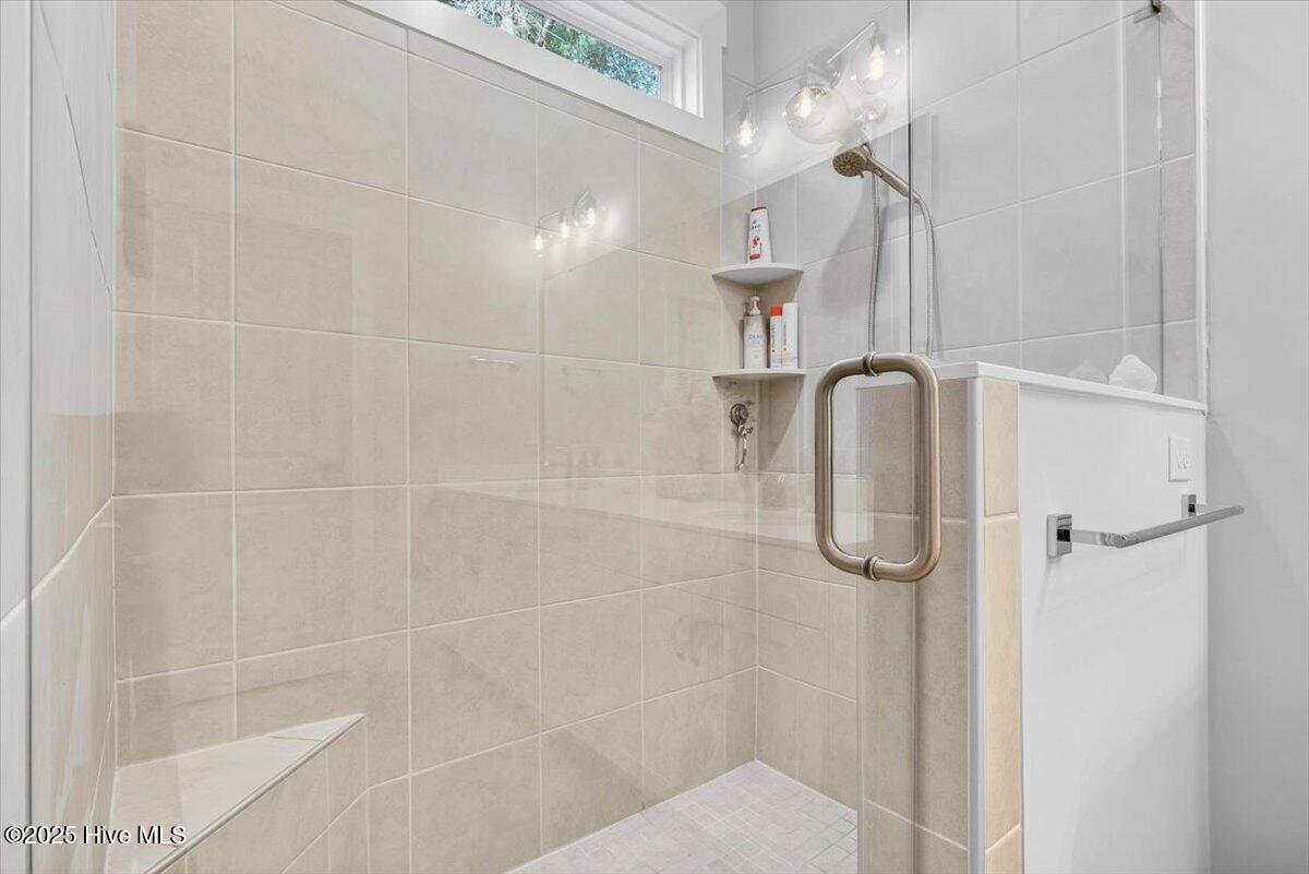 100546155 | Photo 27