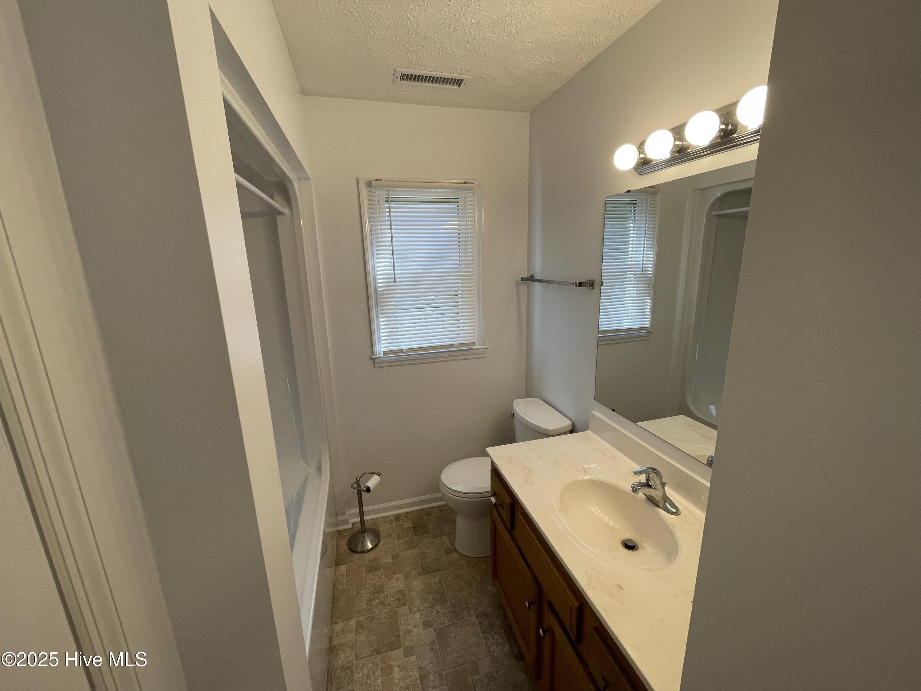 100544716 | Photo 14